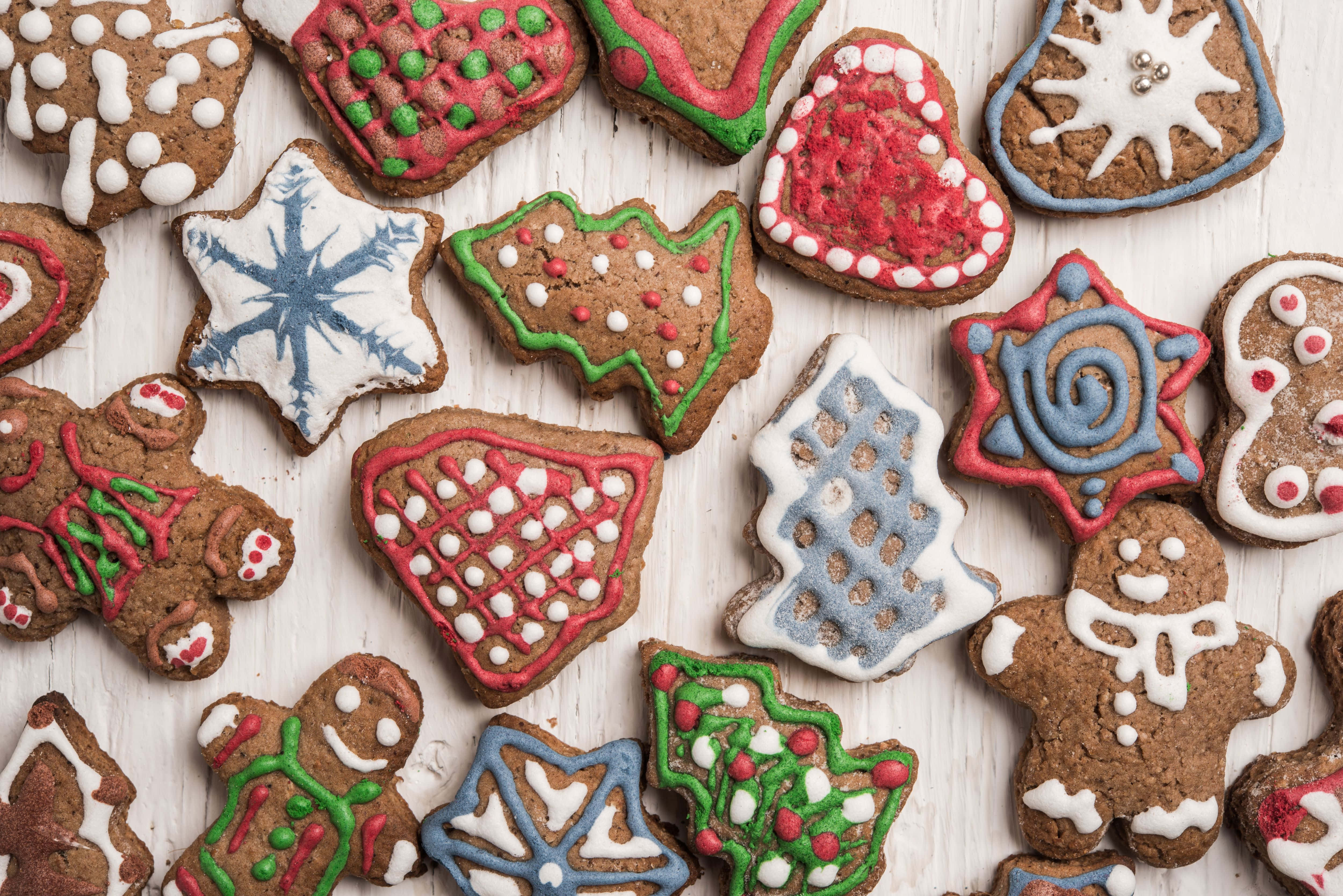 gingerbread cookies, stars, trees, 4K Desktop Wallpaper