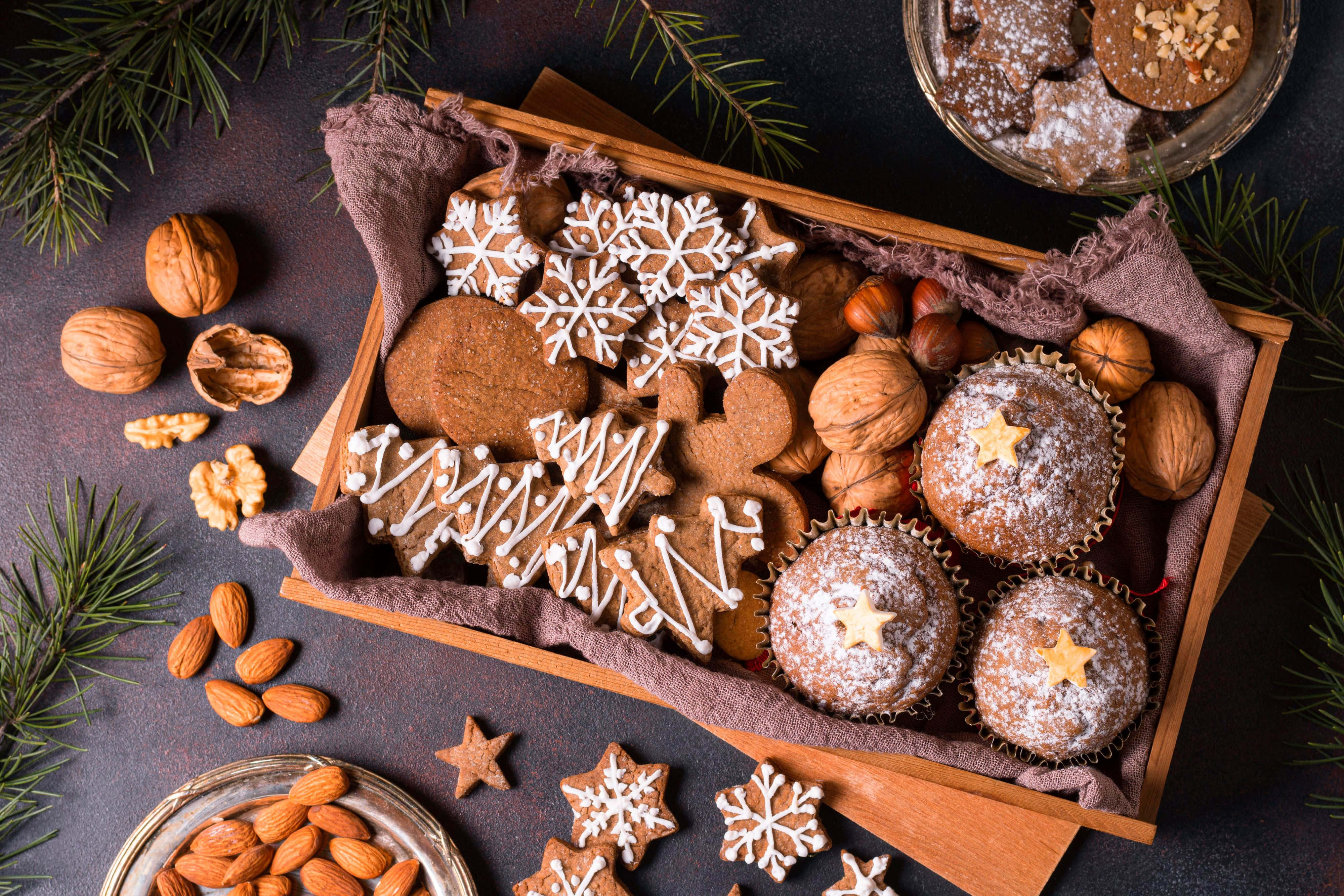 gingerbread cookies, star-topped muffins, pine needles, 4K Desktop Wallpaper