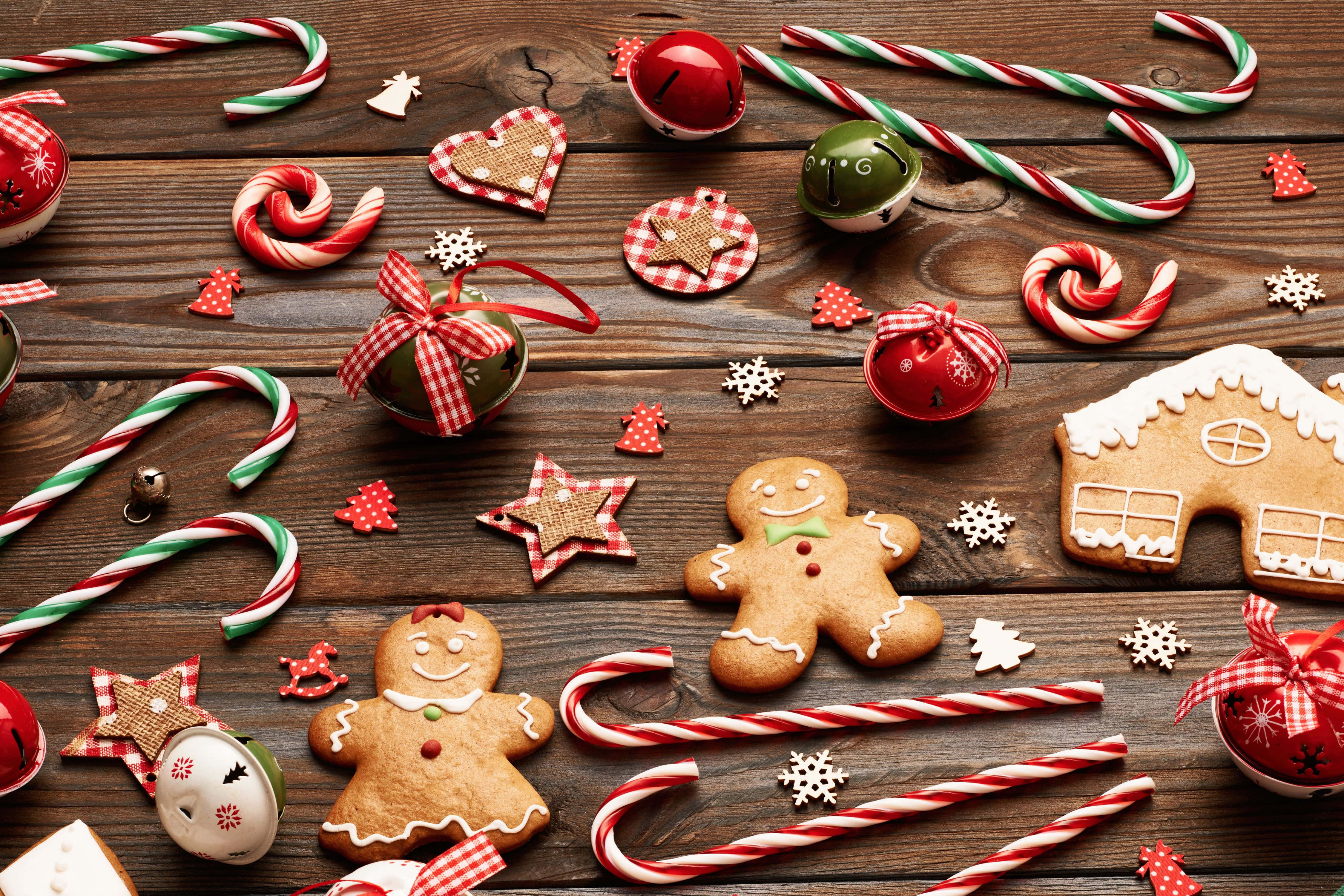 gingerbread cookies, candy canes, ornaments, 4K Desktop Wallpaper