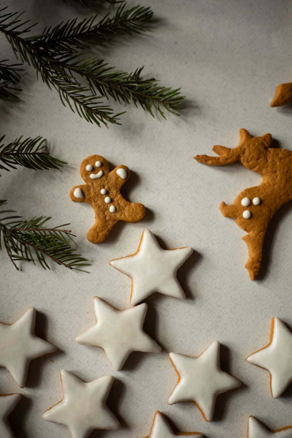 gingerbread cookies, smiling man, reindeer, HD Phone Wallpaper