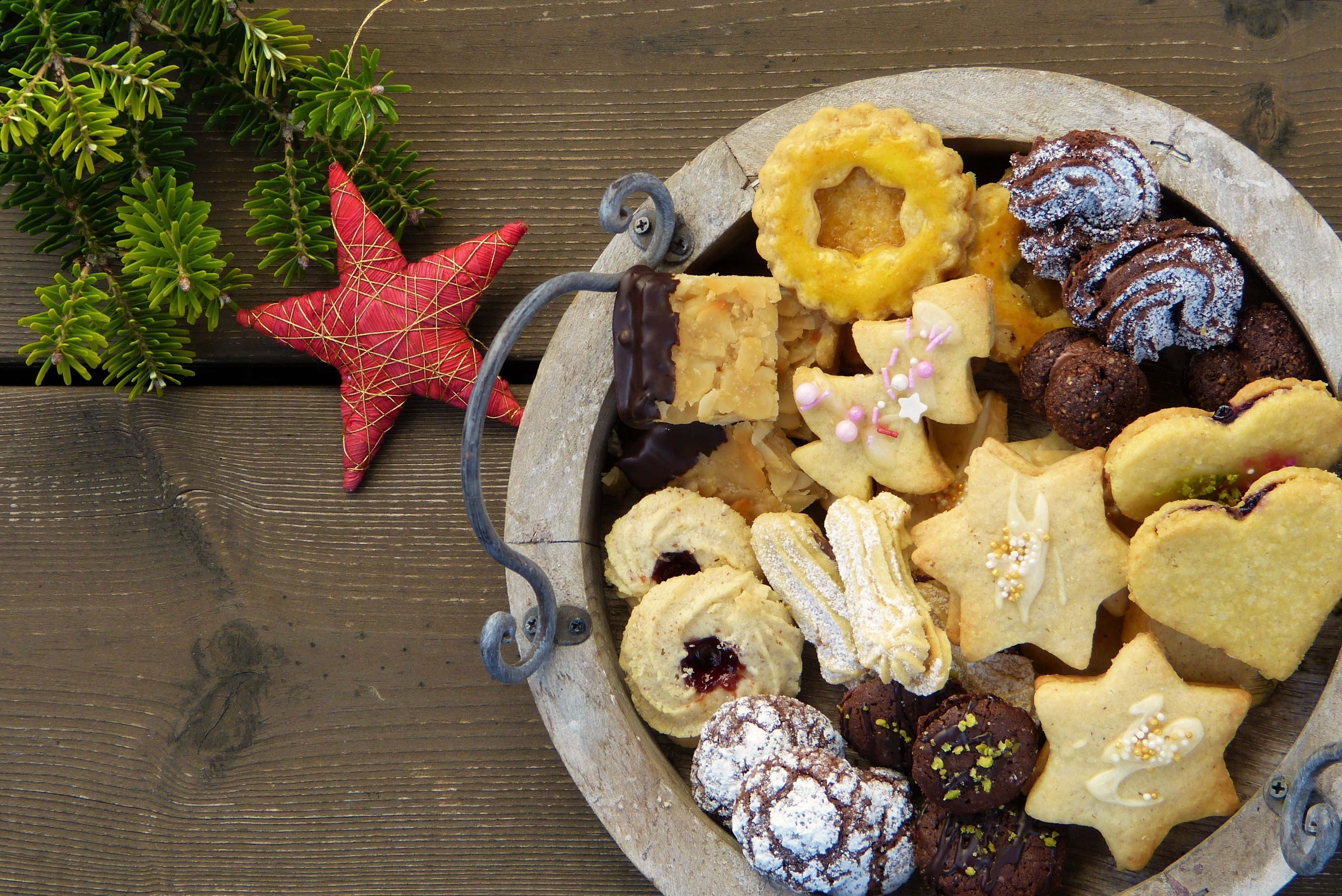 assorted christmas cookies, rustic wooden bowl, pine sprigs, 4K Desktop Wallpaper