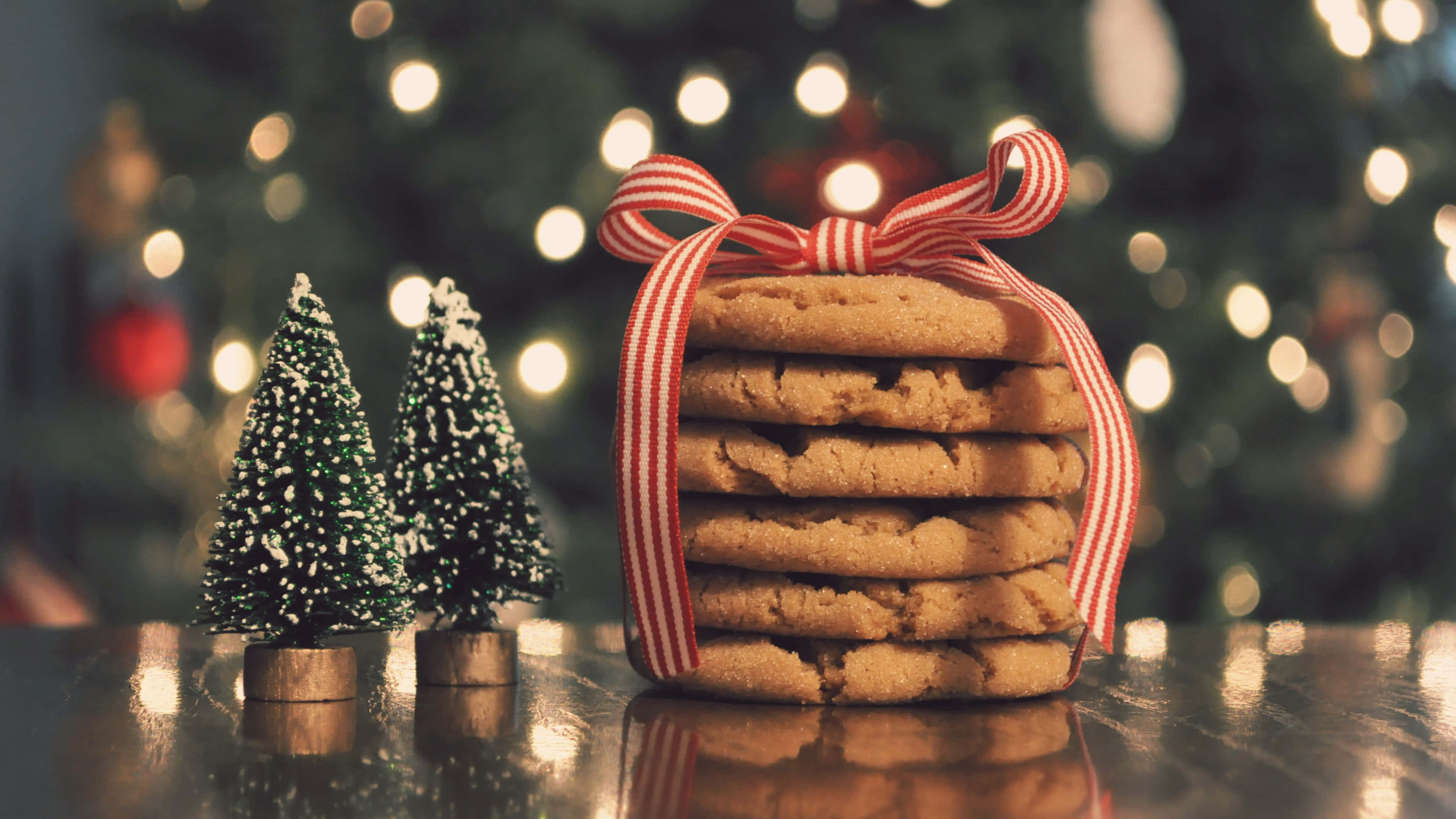 Christmas Cookies, golden-brown cookies, red and white ribbon, 4K Desktop Wallpaper