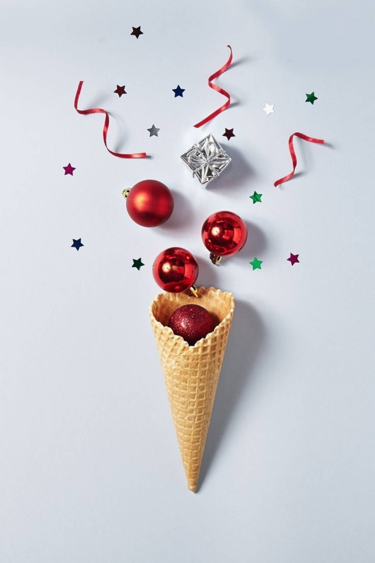 waffle cone, red glittery Christmas ornament, floating red baubles, Full HD Phone Wallpaper