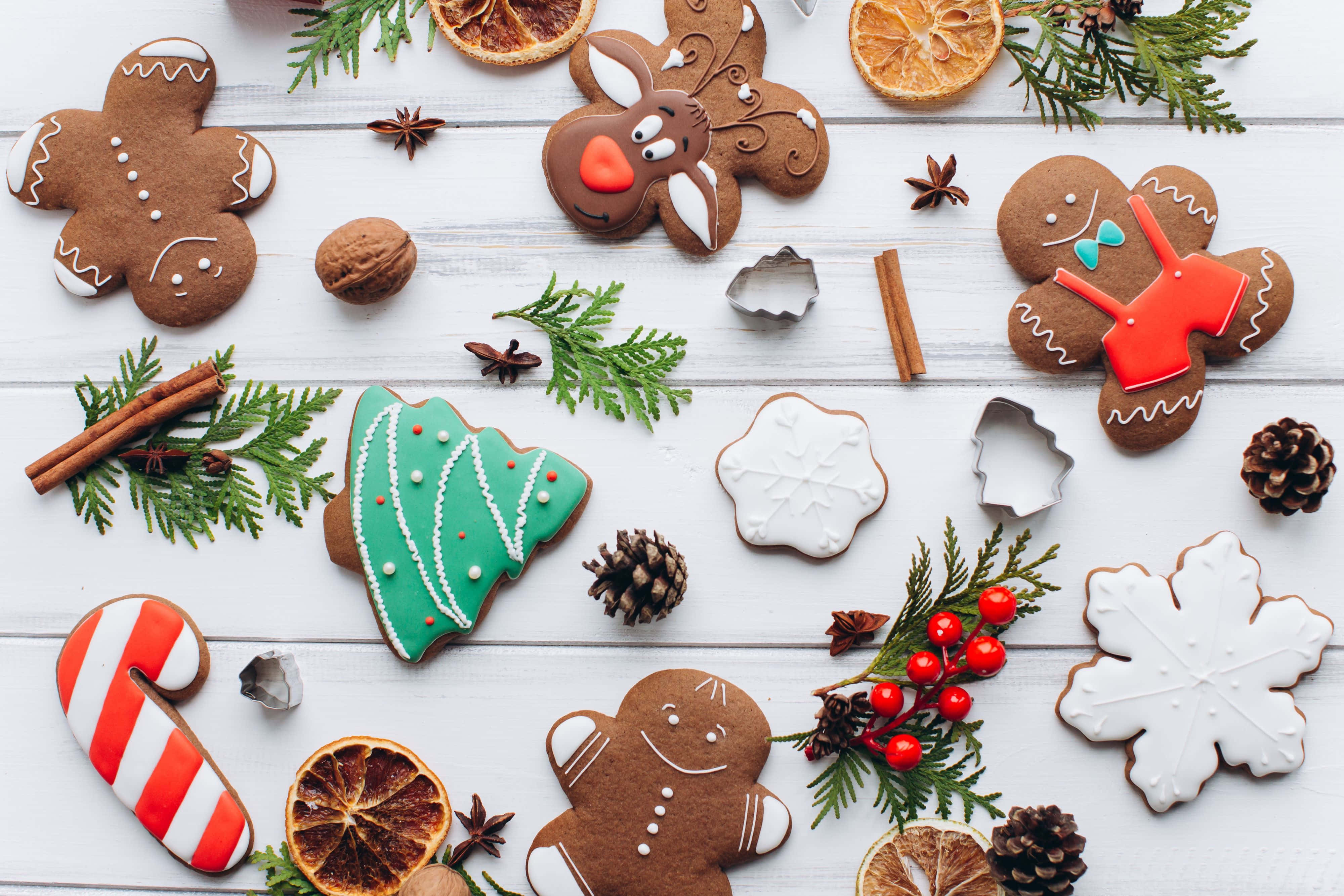 gingerbread cookies, reindeer trees, snowflakes, 4K Desktop Wallpaper