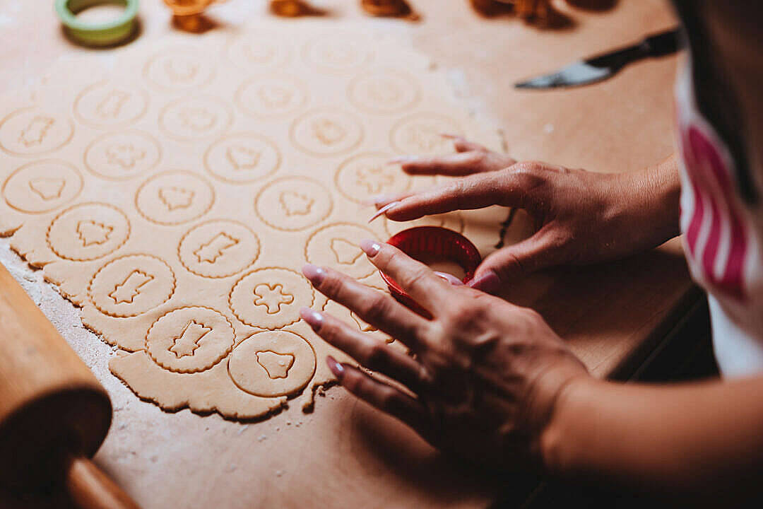 red cookie cutter, festive designs, rolled-out dough, SD Desktop Wallpaper