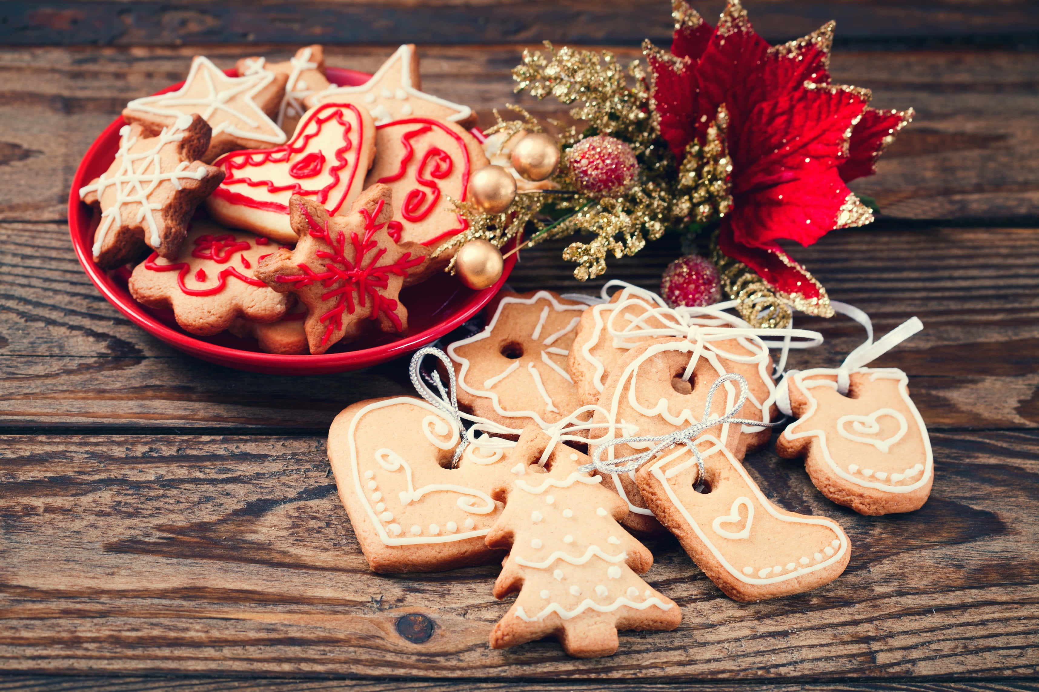 gingerbread cookies, festive shapes, rustic wooden table, 2K Desktop Wallpaper