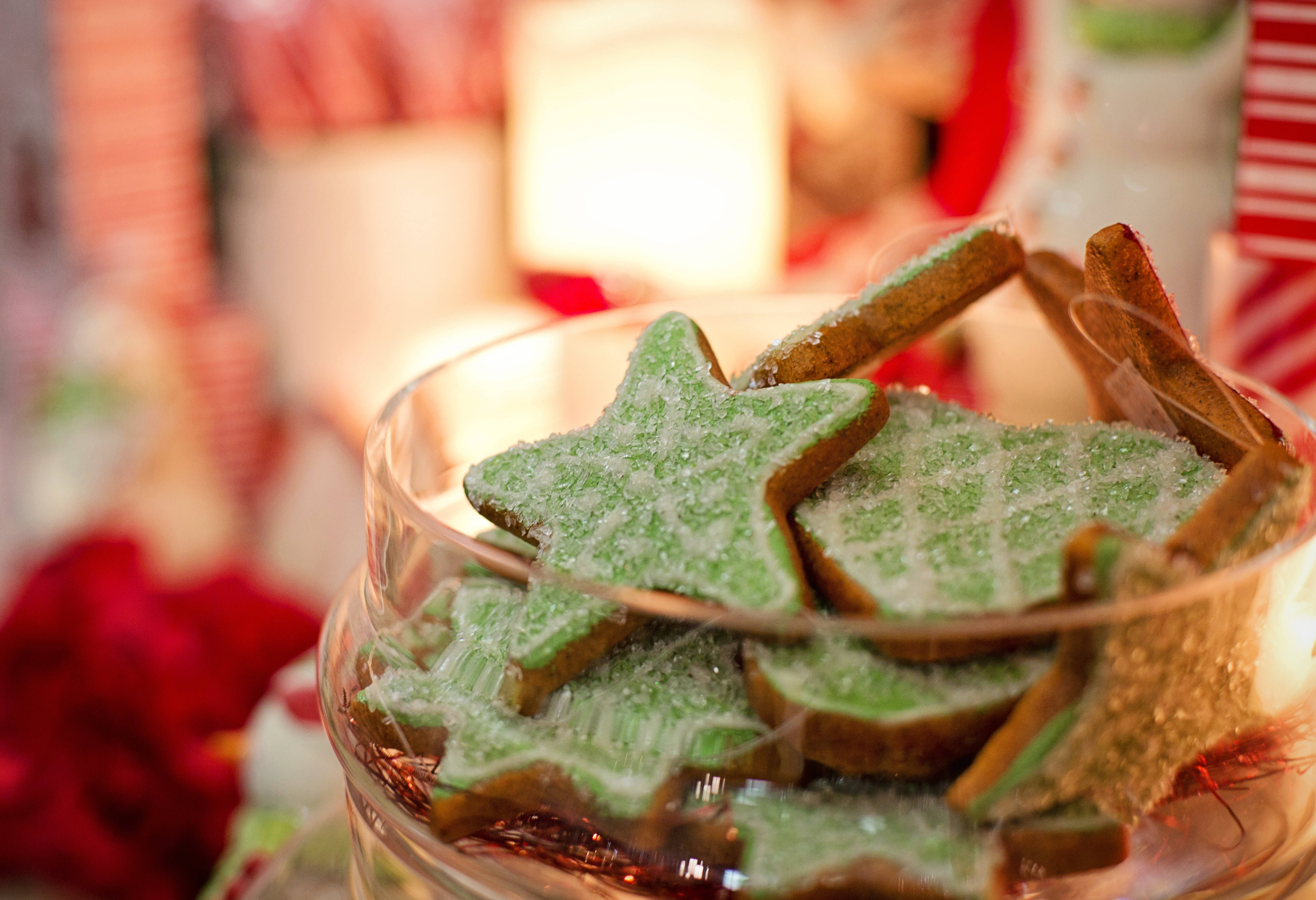 green Christmas cookies, glass bowl, star-shaped cookies, 5K Desktop Wallpaper
