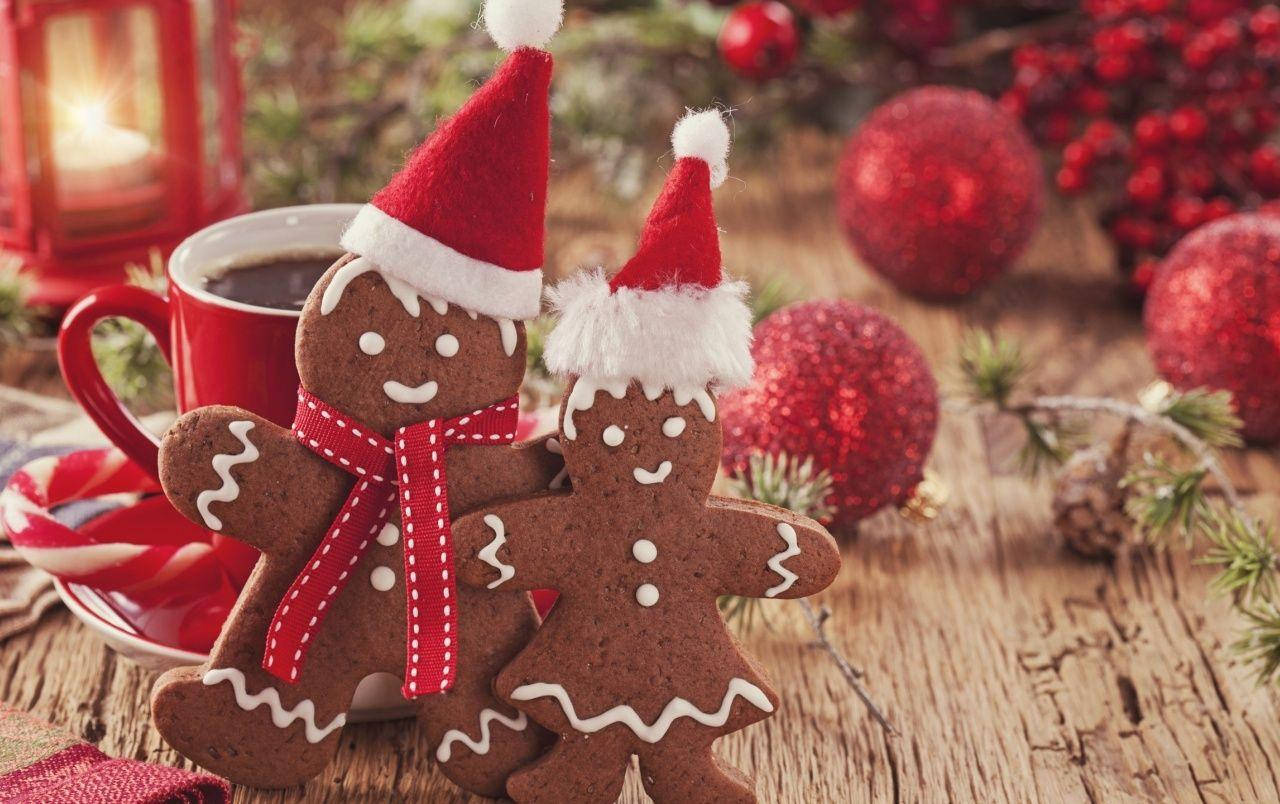 gingerbread figures, red Santa hats, scarves, HD Desktop Wallpaper