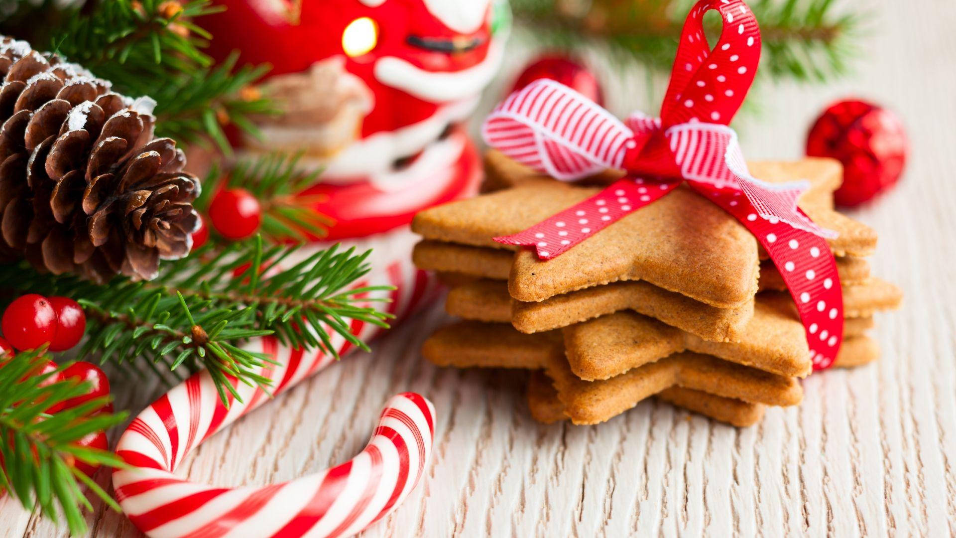 Christmas Cookies, red polka dot ribbon, gingerbread cookies, Full HD Desktop Wallpaper