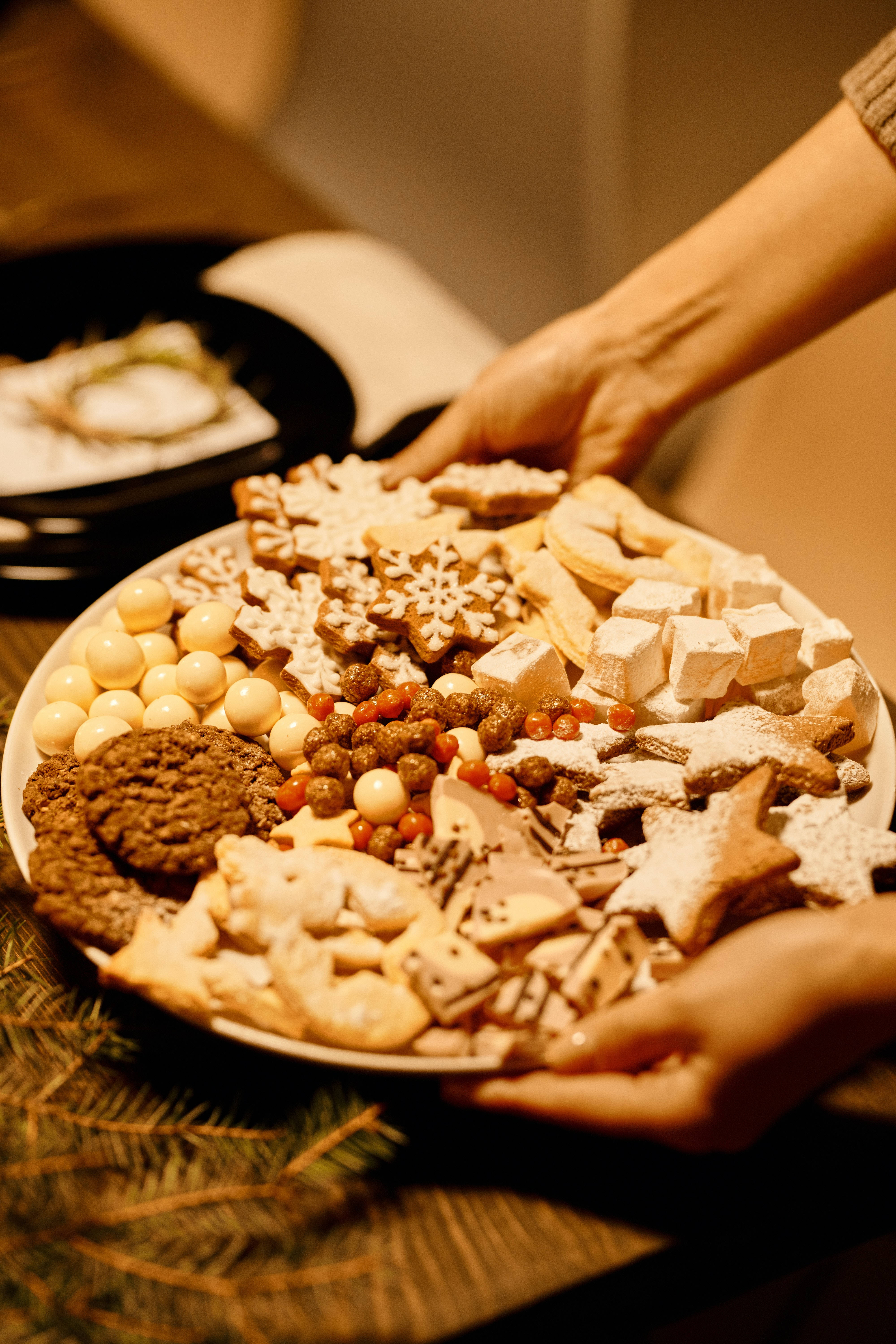 Christmas cookies platter, gingerbread cookies, marshmallows, 5K Phone Wallpaper
