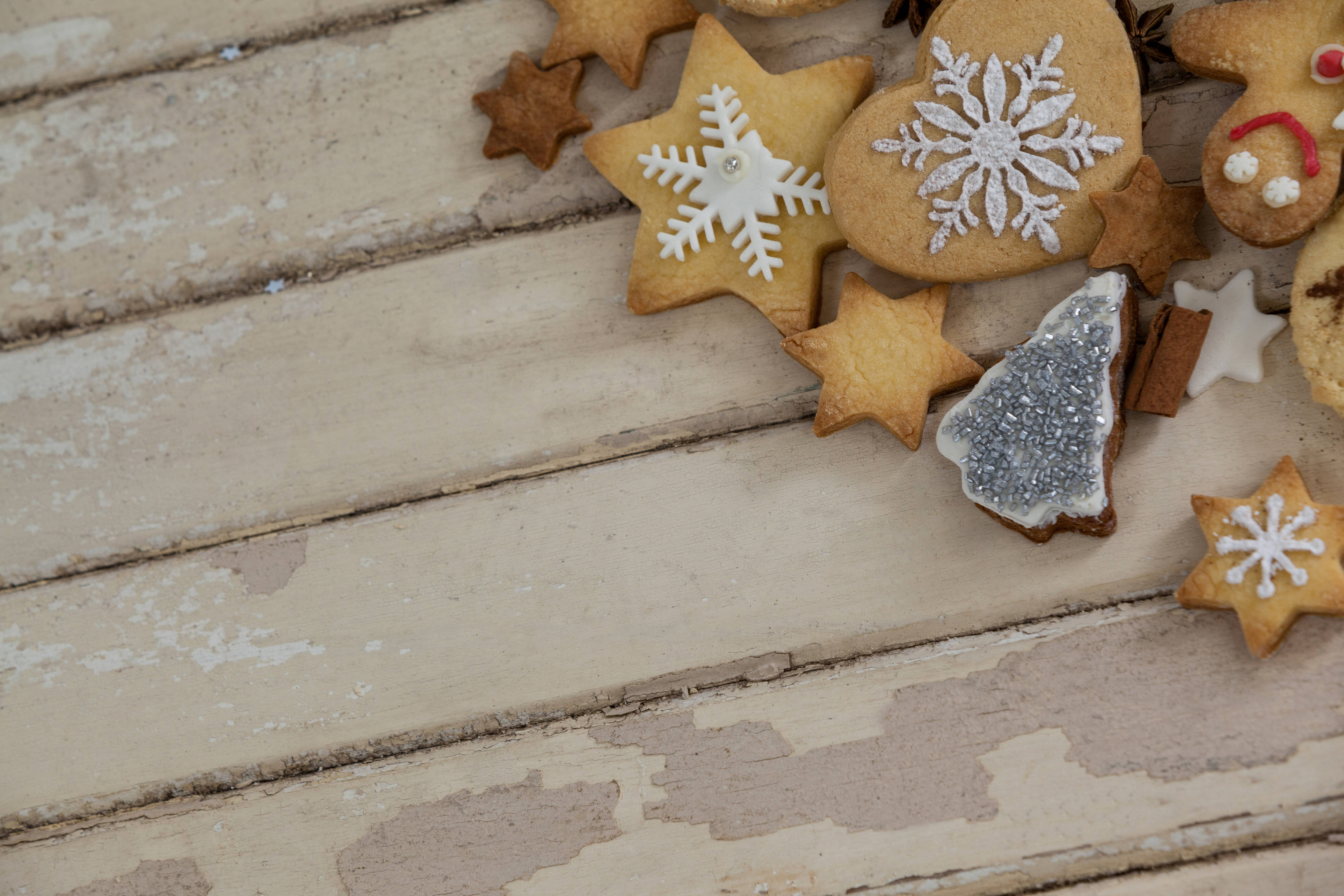 snowy christmas cookies, gingerbread cookies, stars, 5K Desktop Wallpaper