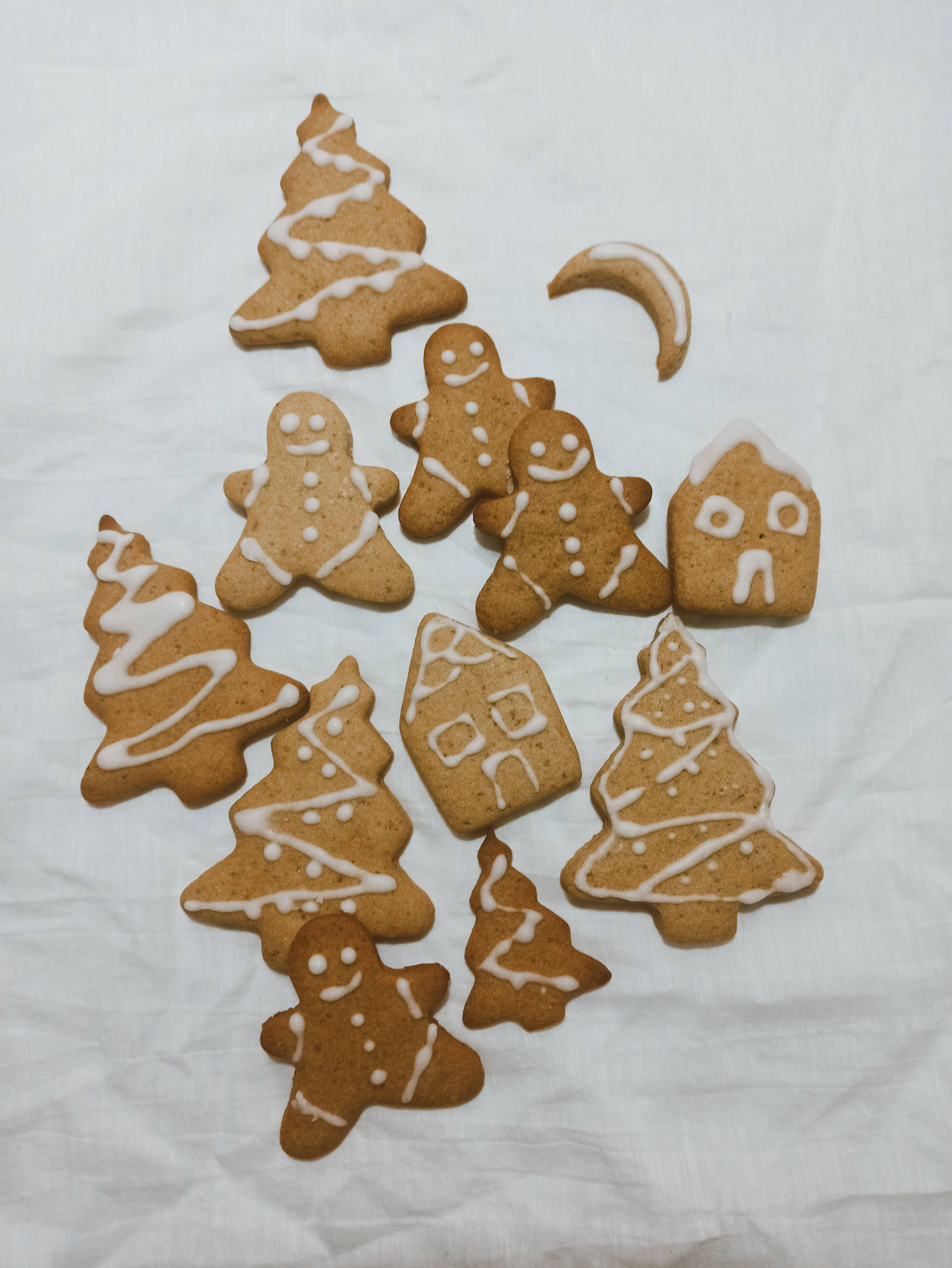 gingerbread cookies, trees, ghosts, 4K Phone Wallpaper