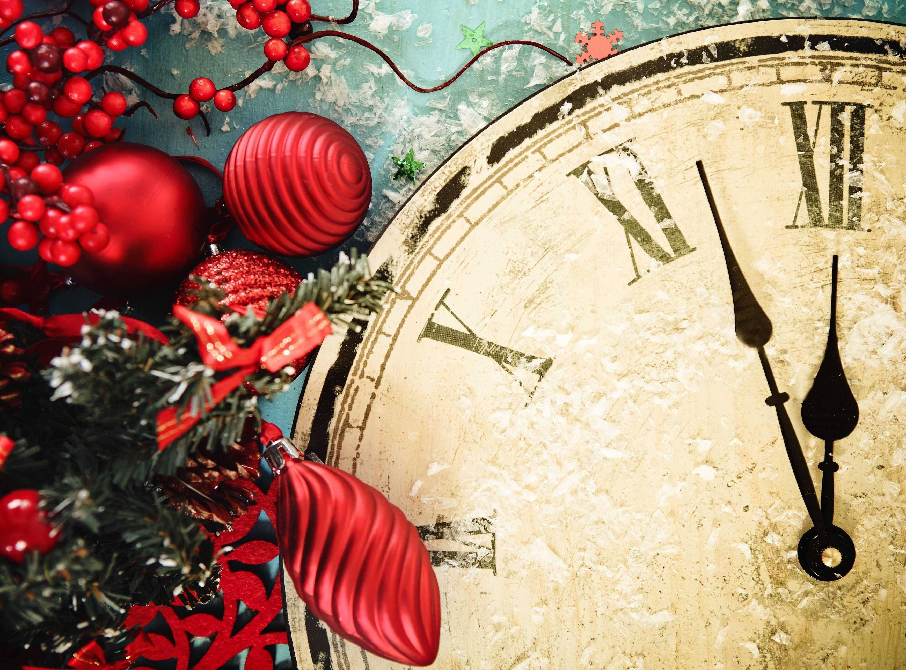 Vintage clock face, Roman numerals, Red Christmas ornaments, 2K Desktop Wallpaper