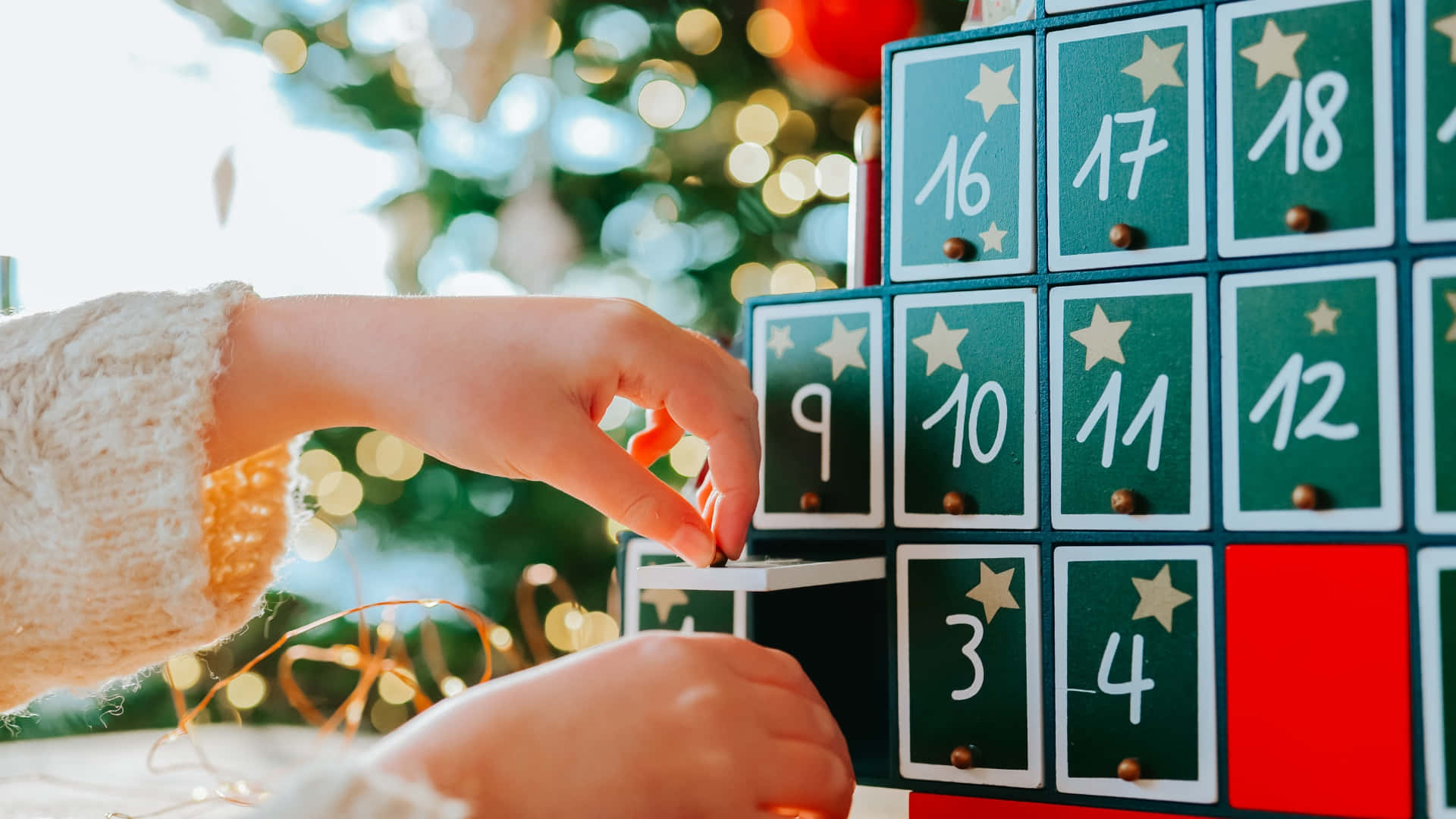 advent calendar, green and red, numbered door, Full HD Desktop Wallpaper