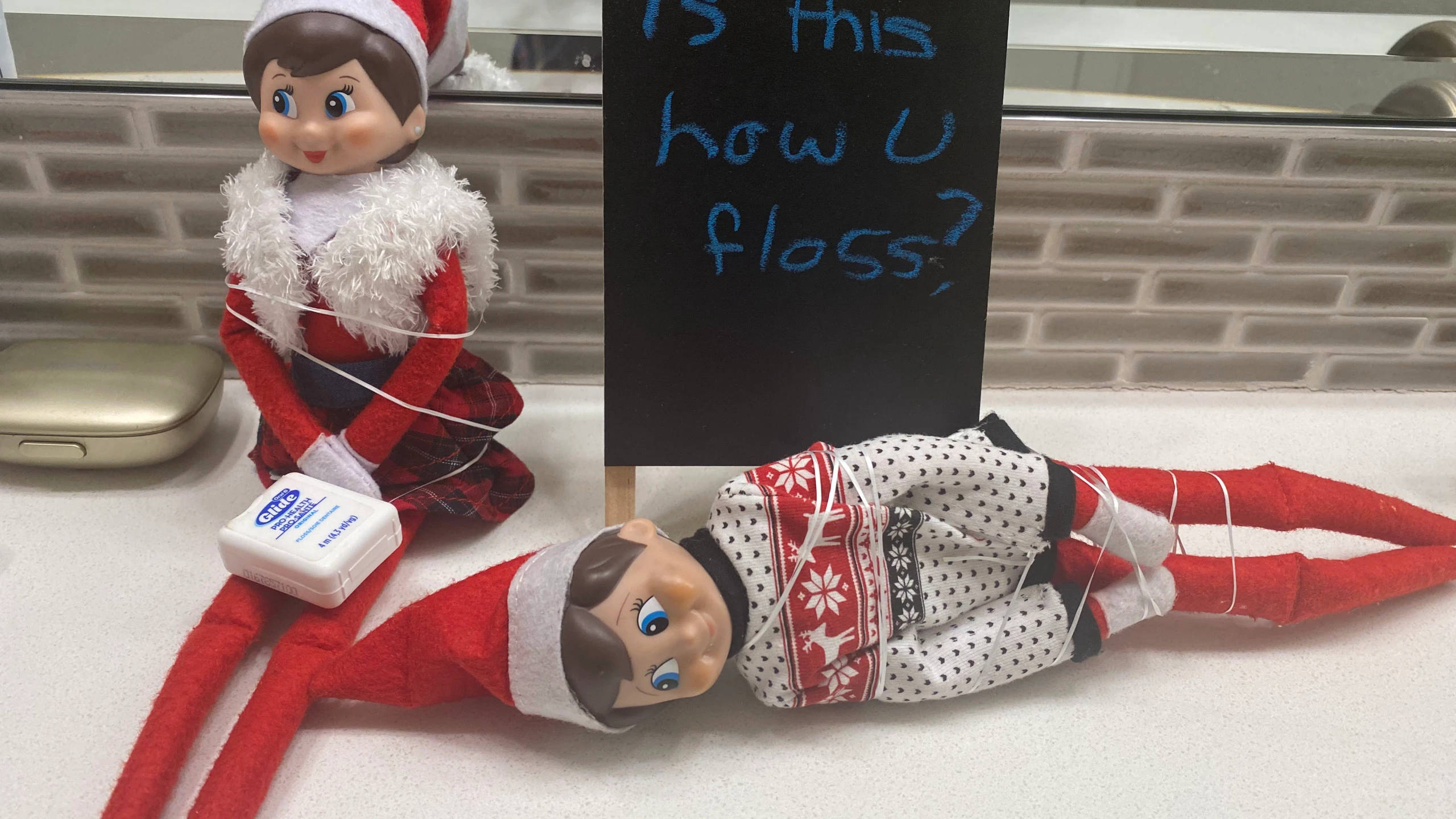 Christmas Elf, elf dolls, dental floss, 2K Desktop Wallpaper