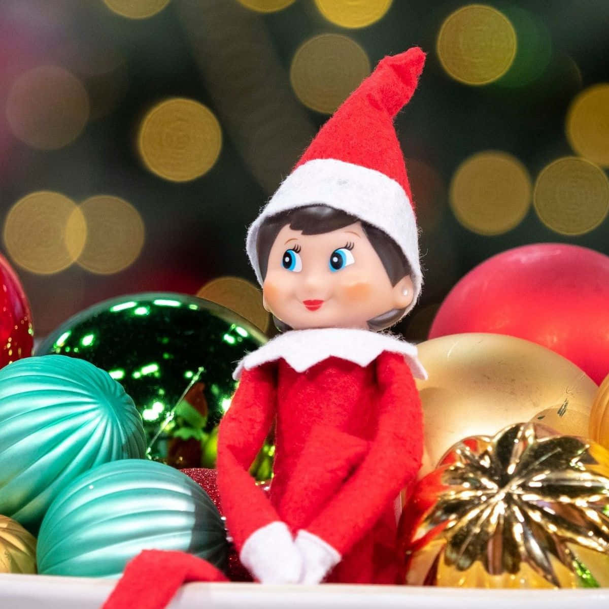 Christmas Elves, red and white, colorful shiny Christmas ornaments, SD Desktop Wallpaper