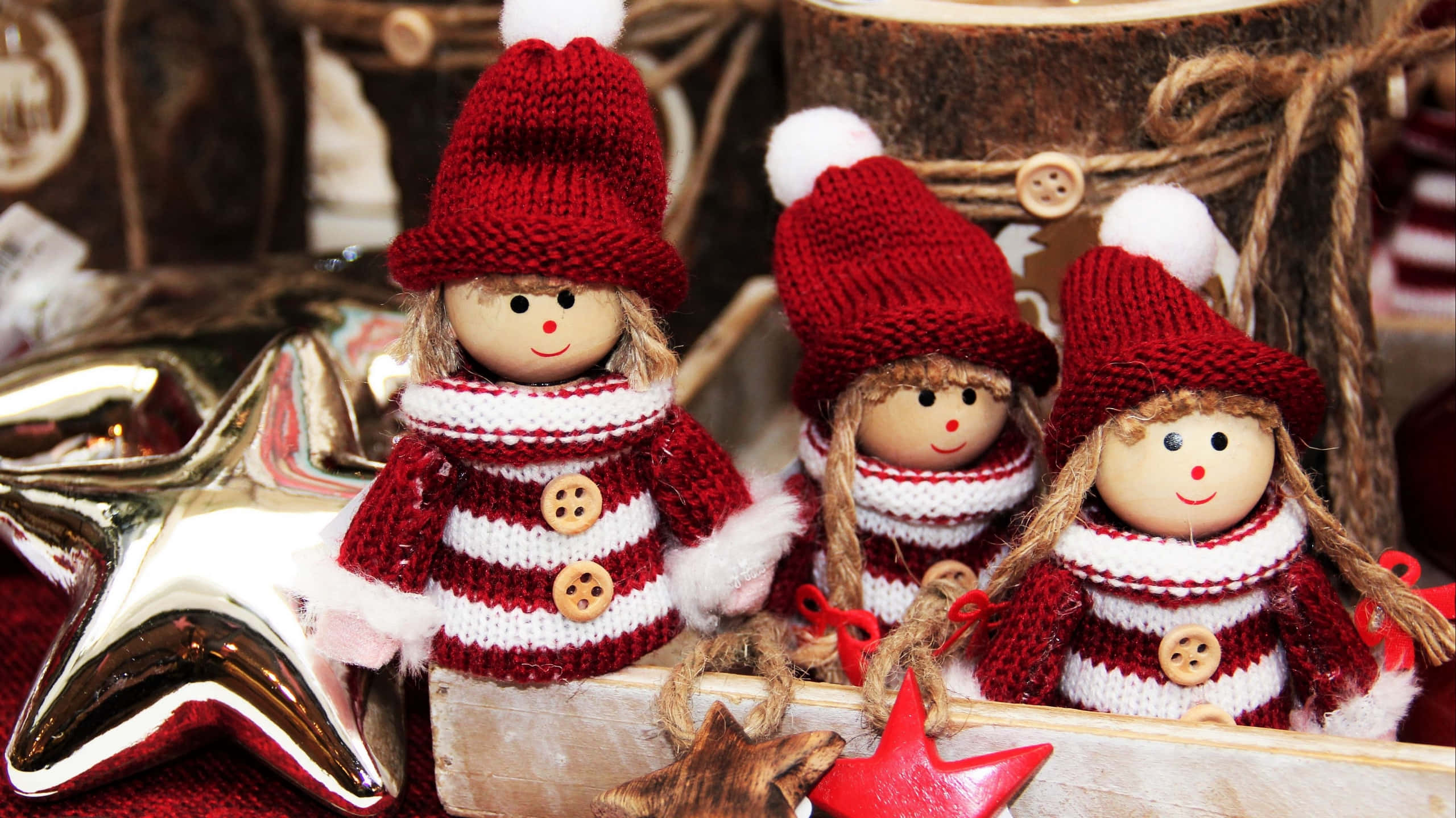 Christmas Elves, red hats, striped sweaters, 2K Desktop Wallpaper