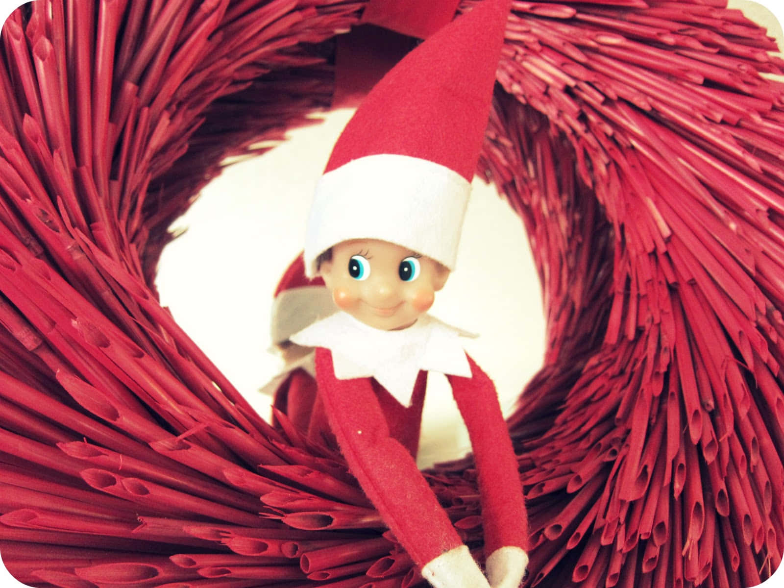 Christmas Elves, red-and-white elf doll, heart-shaped wreath, HD Desktop Wallpaper
