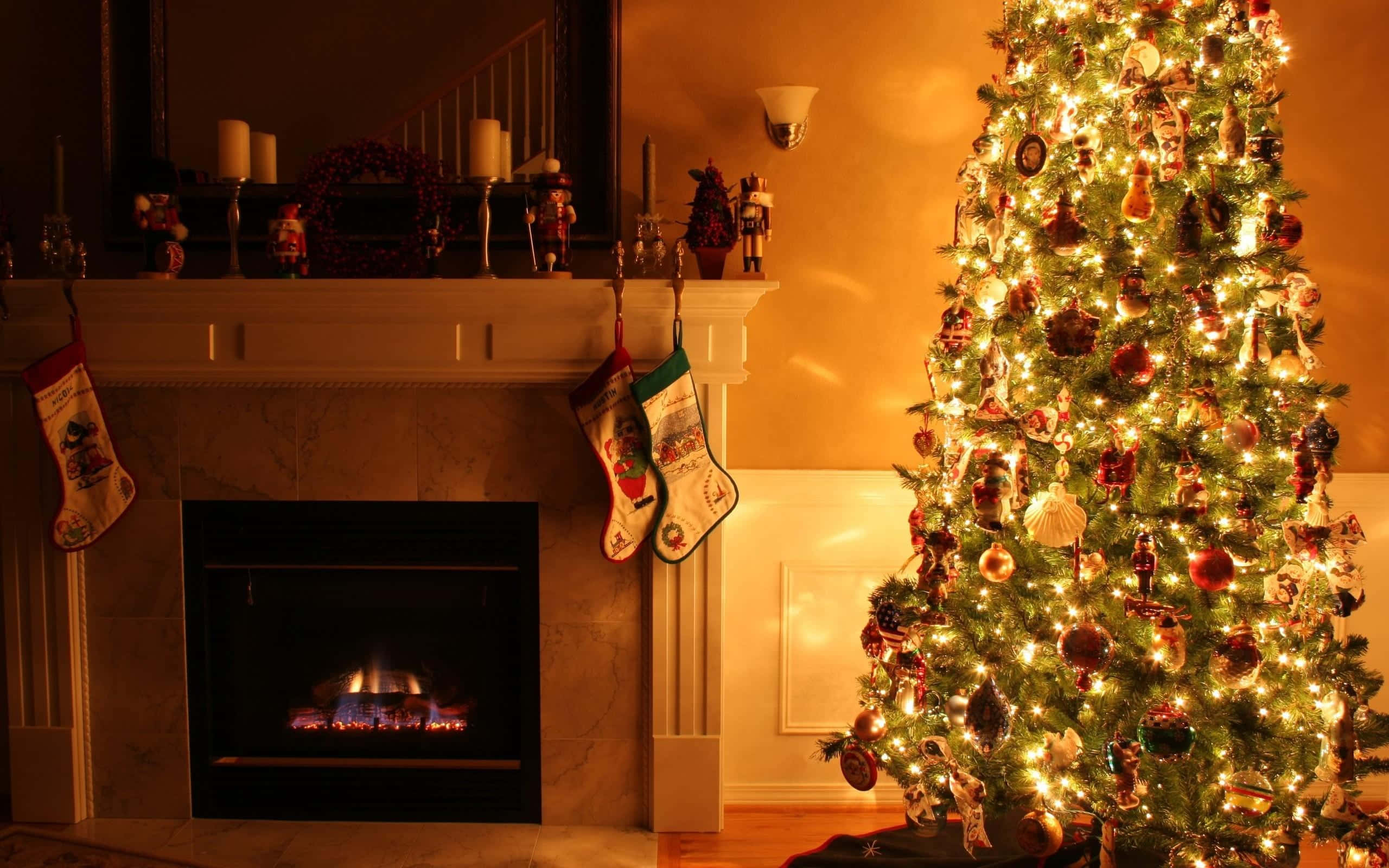Christmas Fireplace, Christmas tree, stockings, 2K Desktop Wallpaper