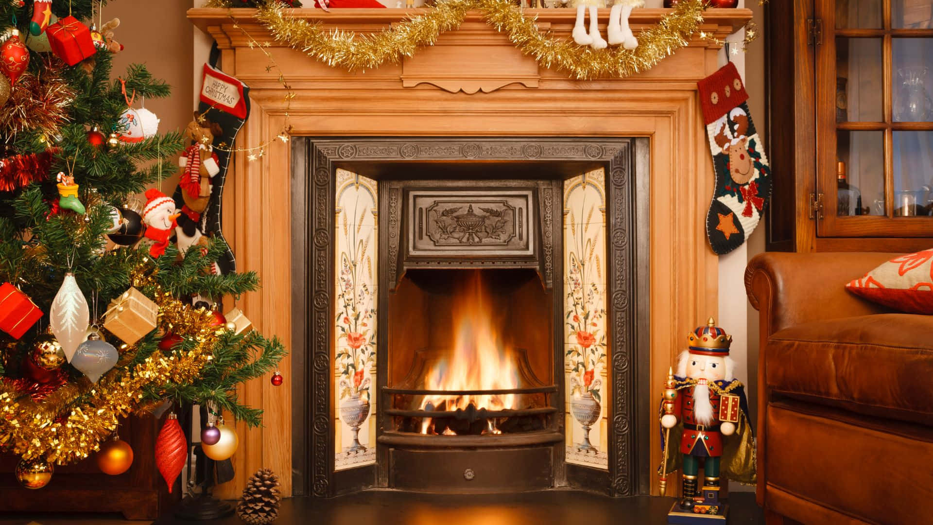 cozy Christmas fireplace, crackling fireplace, decorated tree, Full HD Desktop Wallpaper
