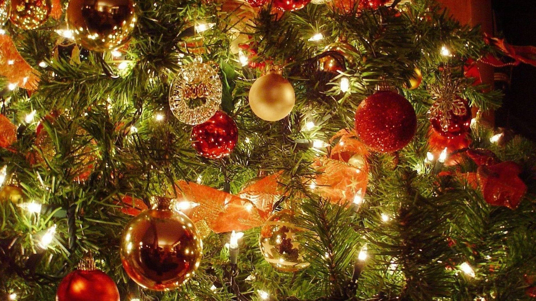 Christmas tree, red gold and silver ornaments, twinkling fairy lights, Full HD Desktop Wallpaper