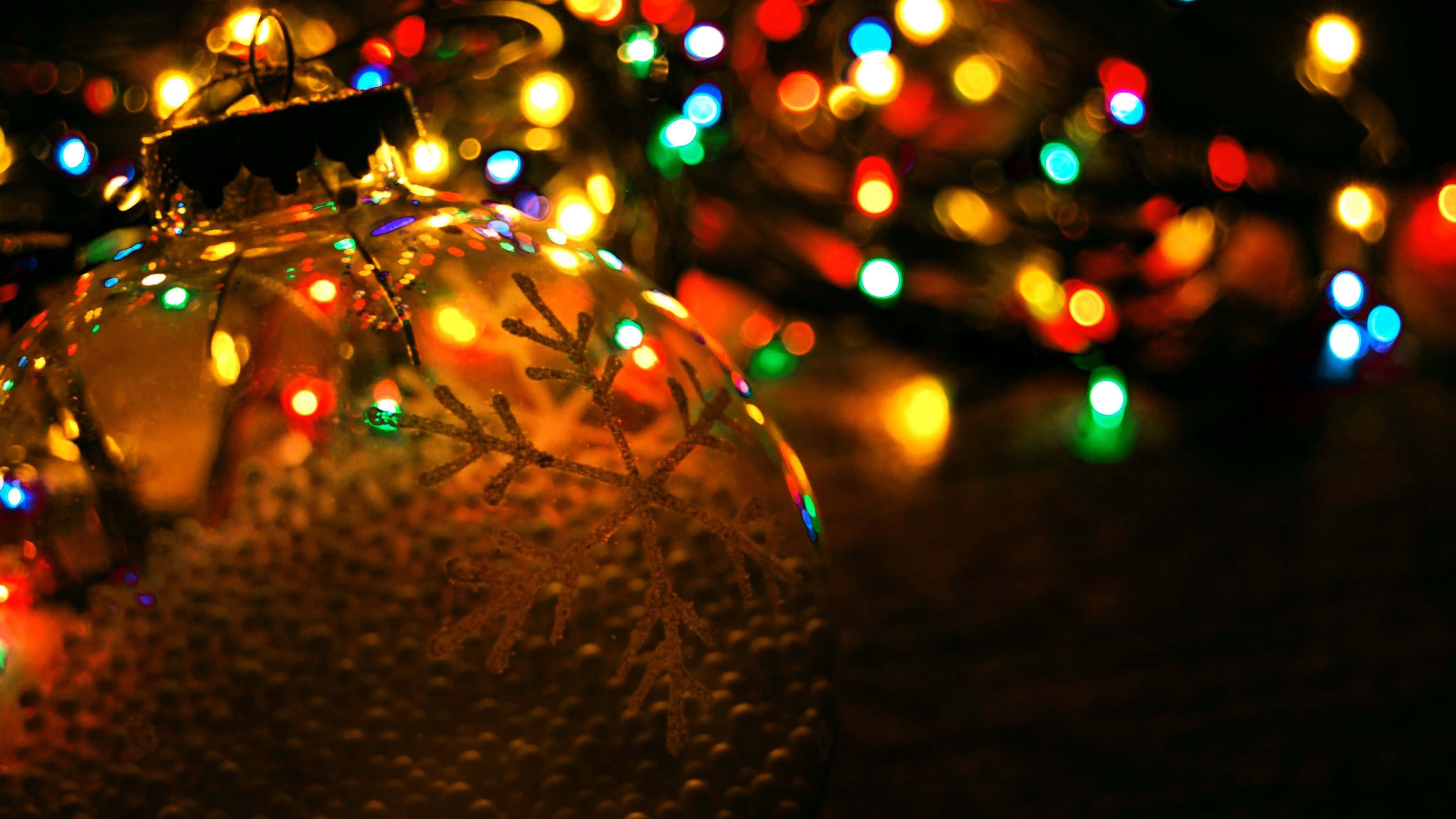 transparent ornament, textured glass Christmas ornament, snowflake design, 2K Desktop Wallpaper