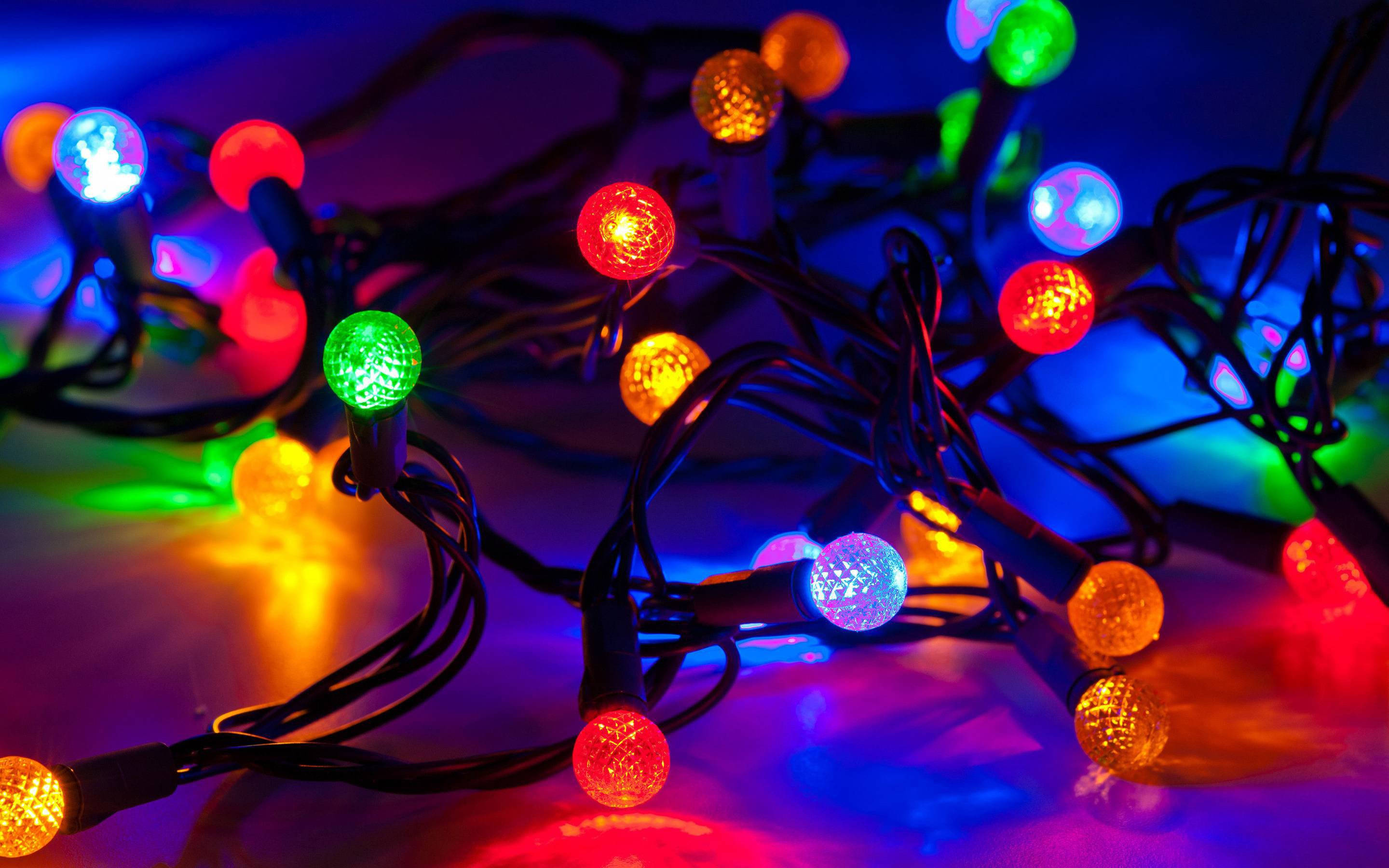 Christmas lights, multi colored lights, glowing multicolored Christmas lights, 2K Desktop Wallpaper