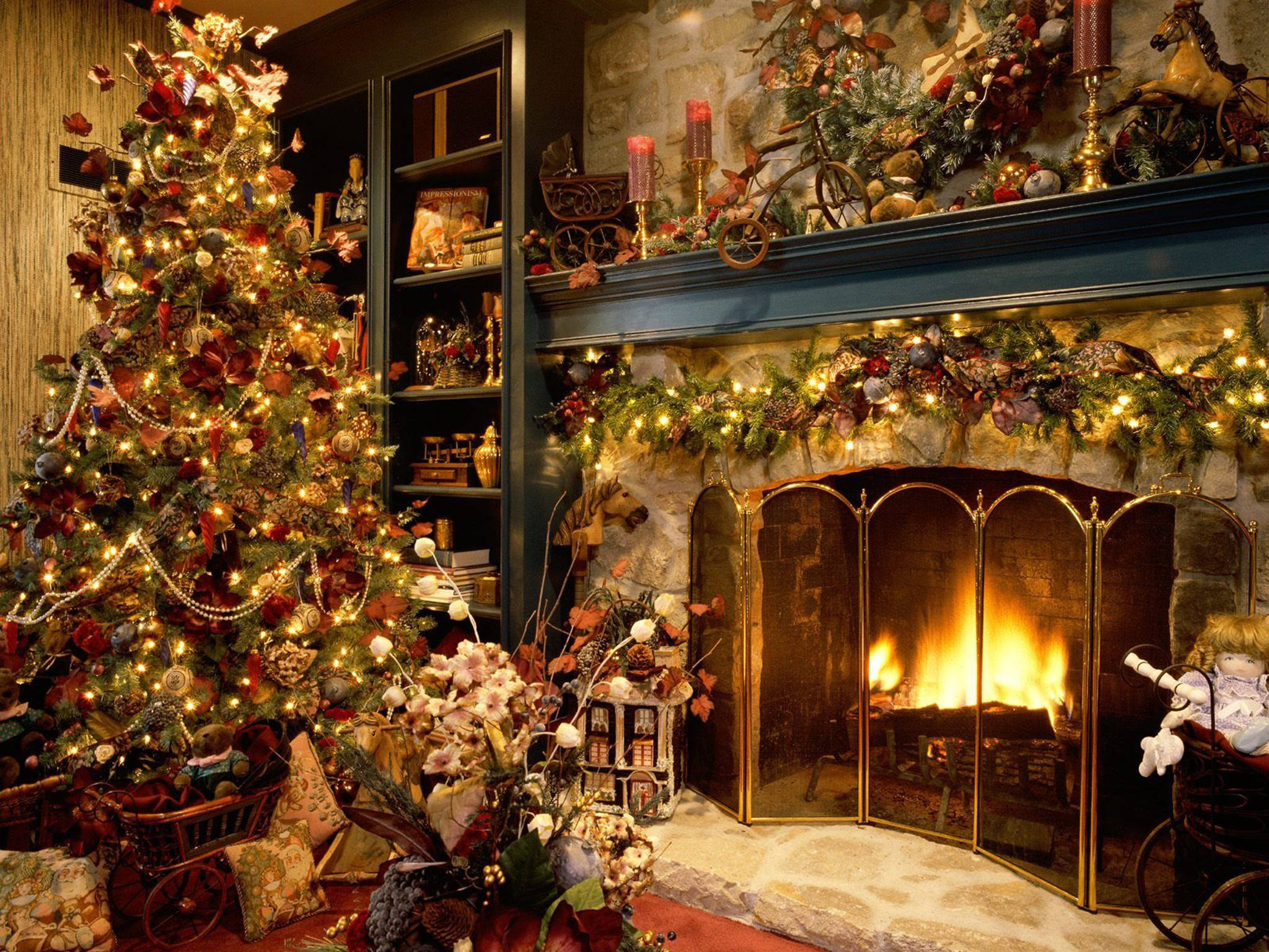 Christmas Desktop Fireplace, Christmas tree, roaring fireplace, Full HD Desktop Wallpaper