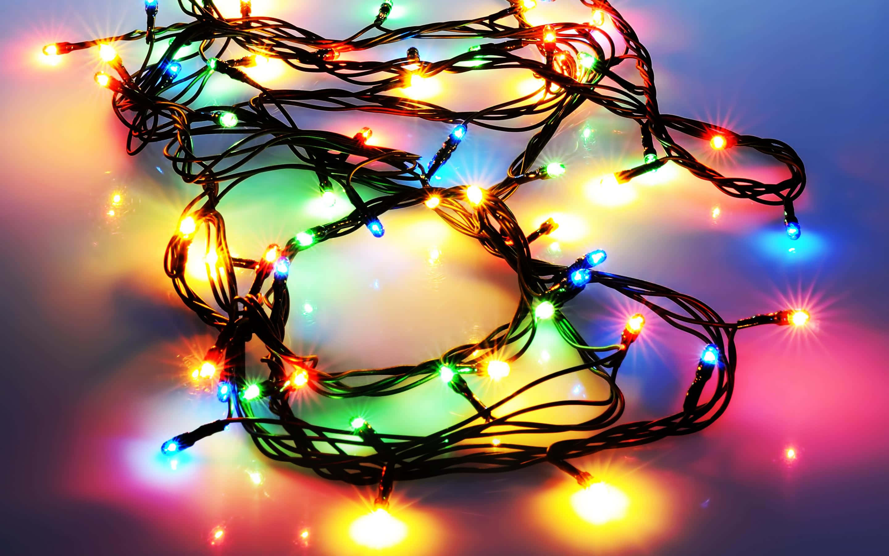 colorful christmas lights, multicolored glowing lights, gradient background, 2K Desktop Wallpaper