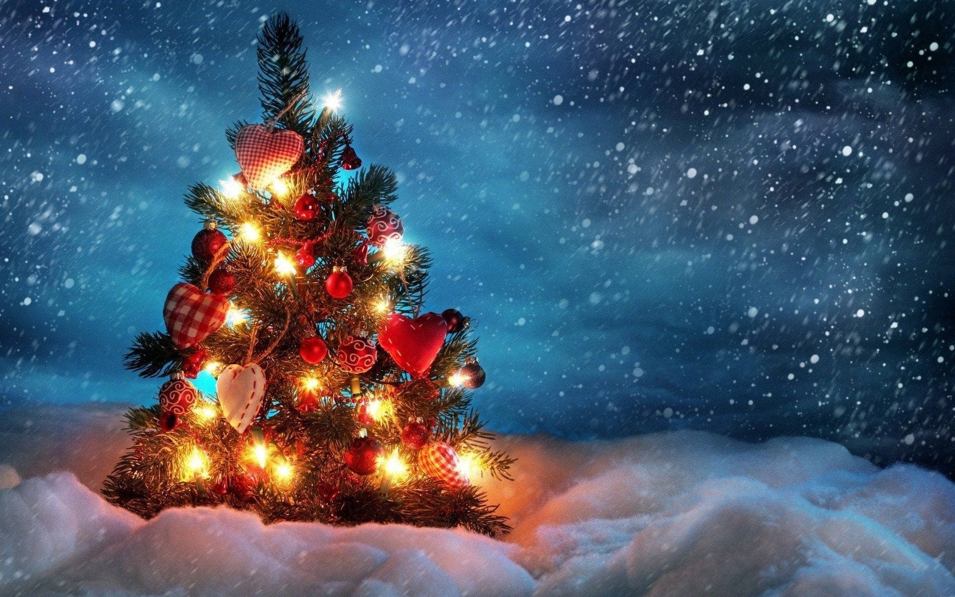 Christmas Mac, Christmas tree, red hearts, Full HD Desktop Wallpaper