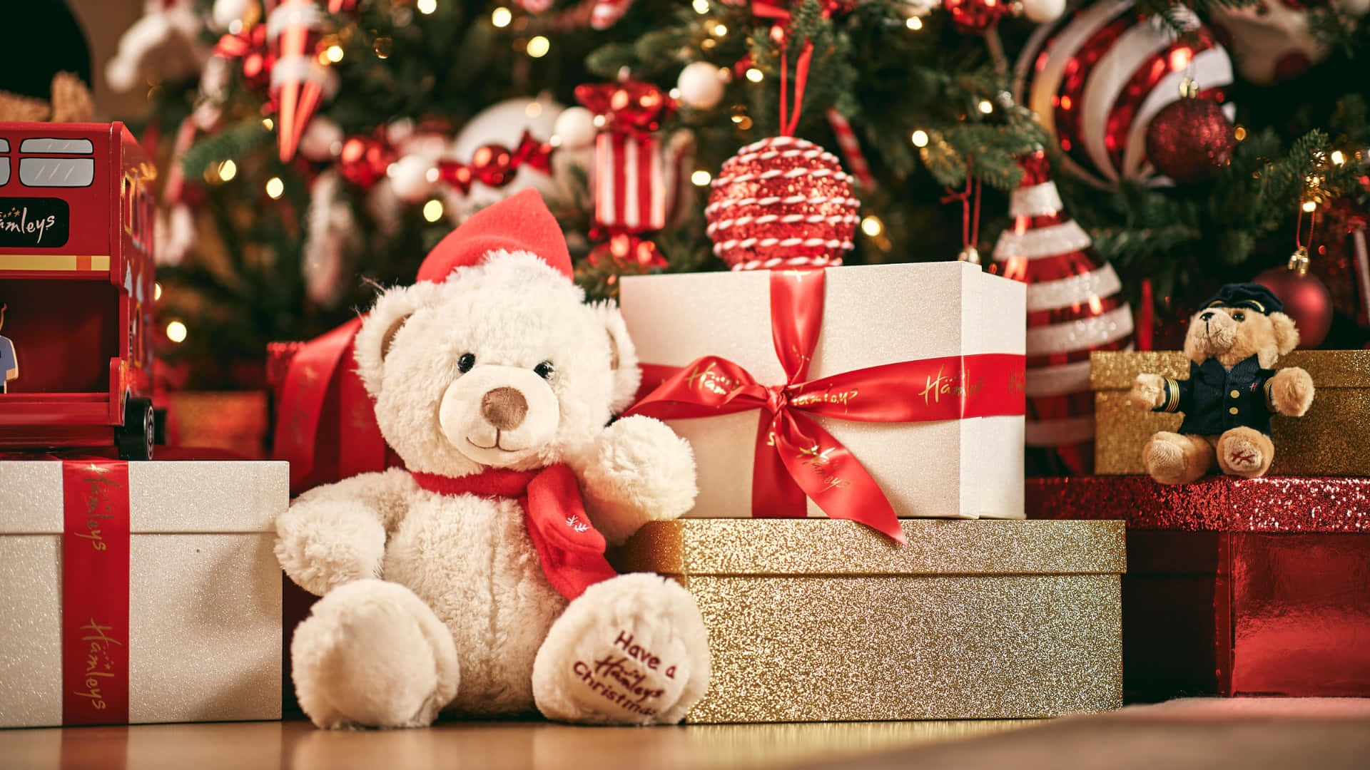 Christmas tree, fluffy white teddy bear, red hat, Full HD Desktop Wallpaper