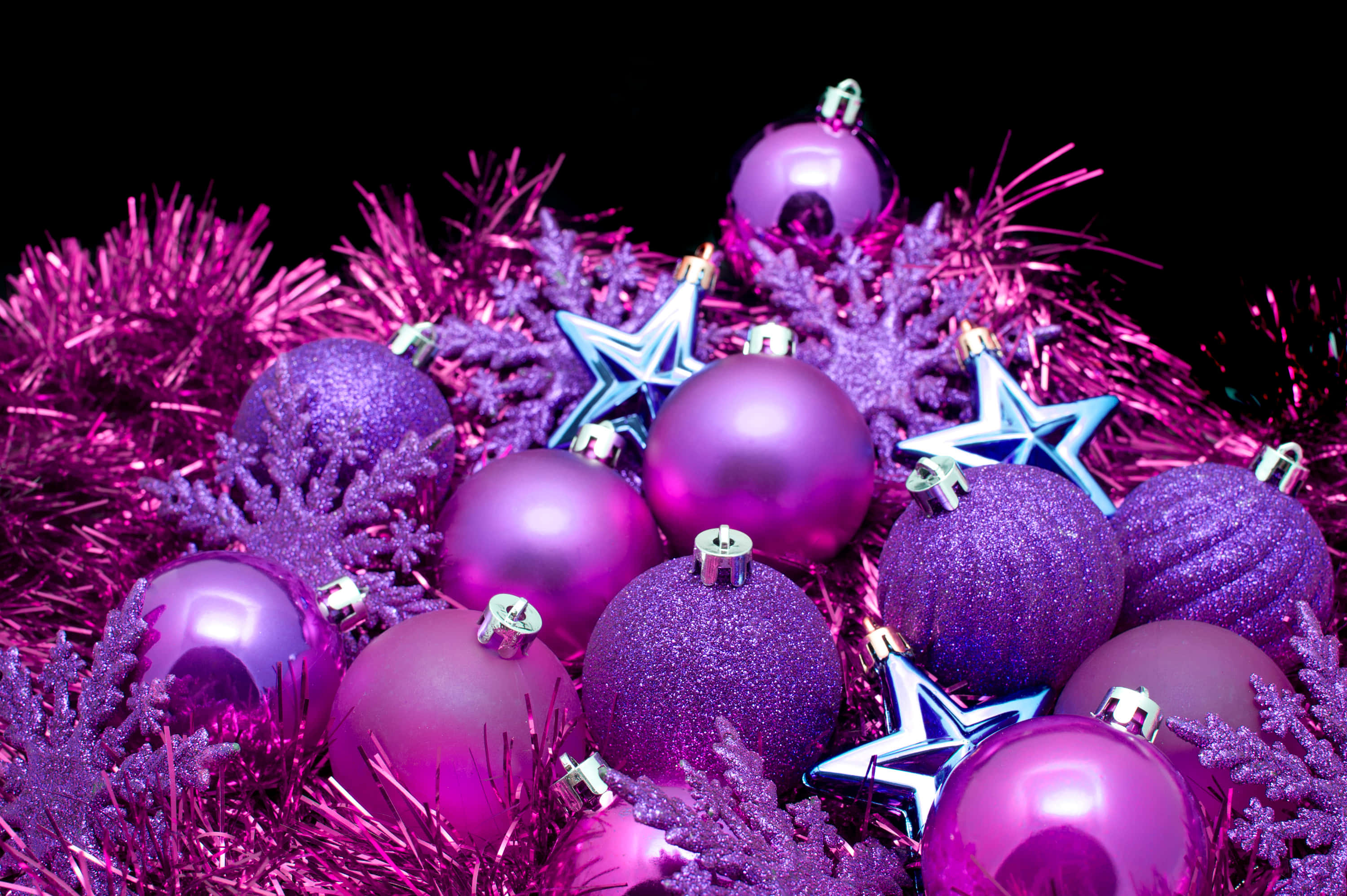 purple Christmas, shiny purple ornaments, sparkling pink tinsel, 2K Desktop Wallpaper