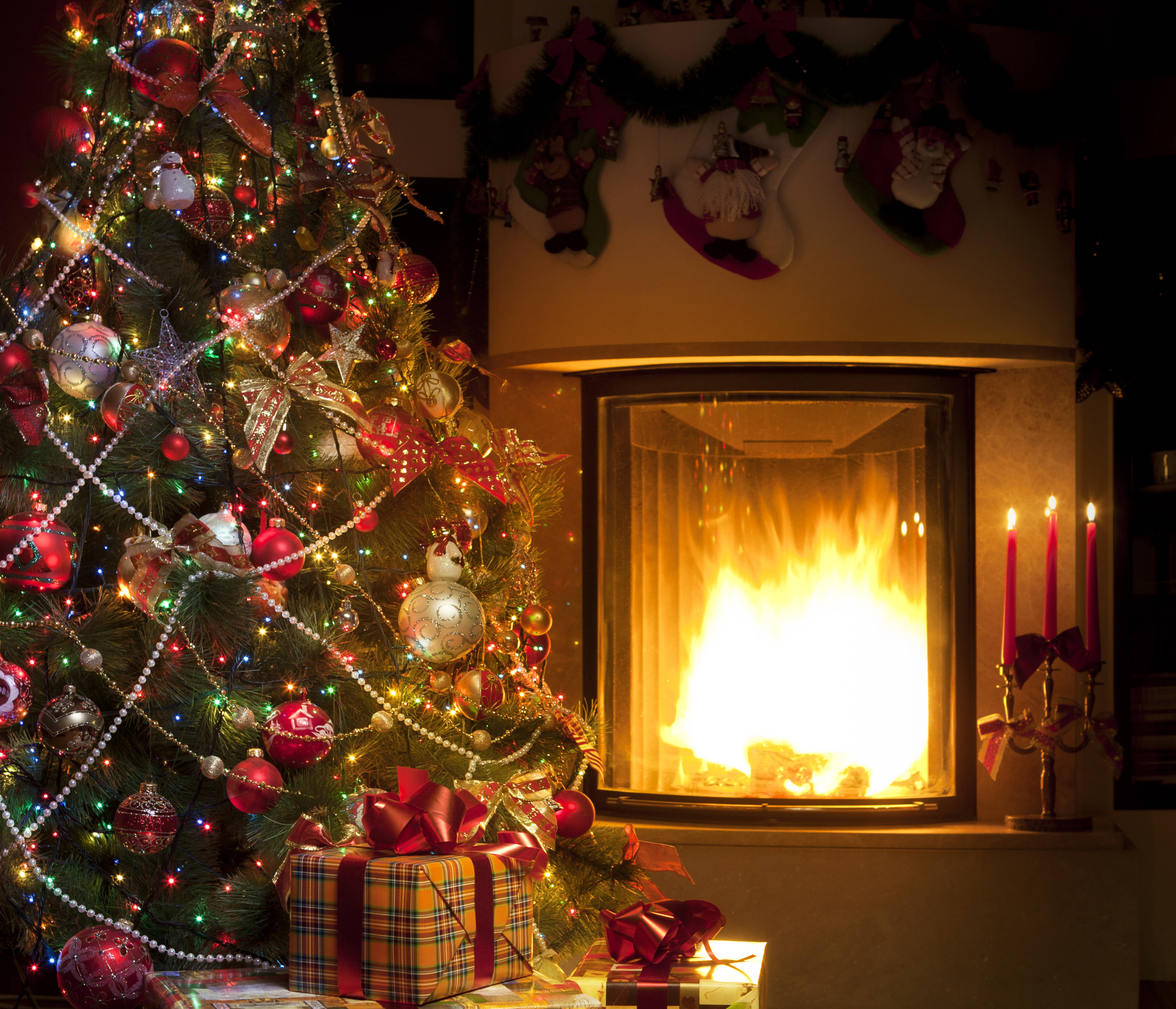 Christmas tree, red ornaments, lights, 5K Desktop Wallpaper