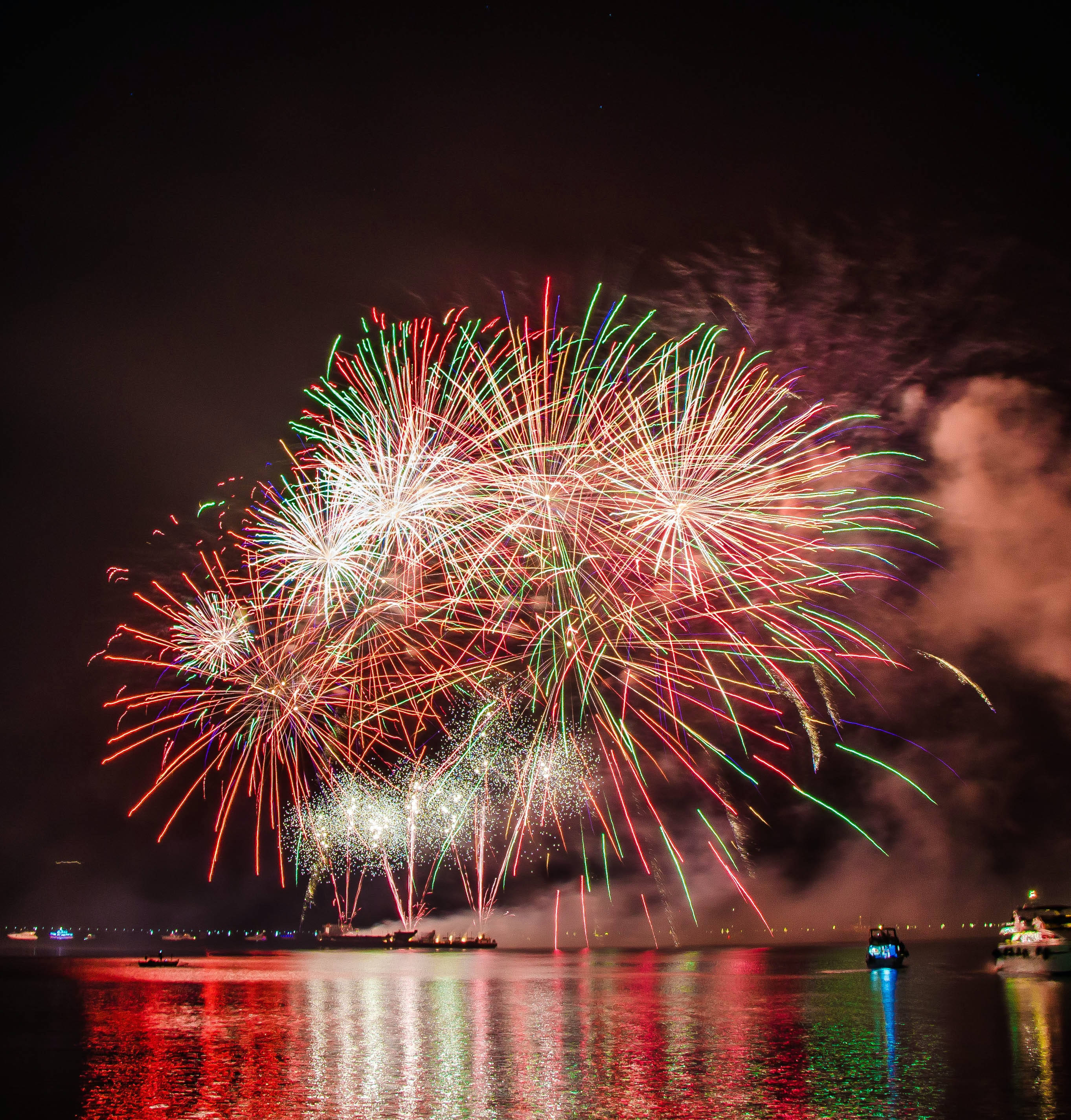 Christmas Fireworks, red, green, 2K Phone Wallpaper