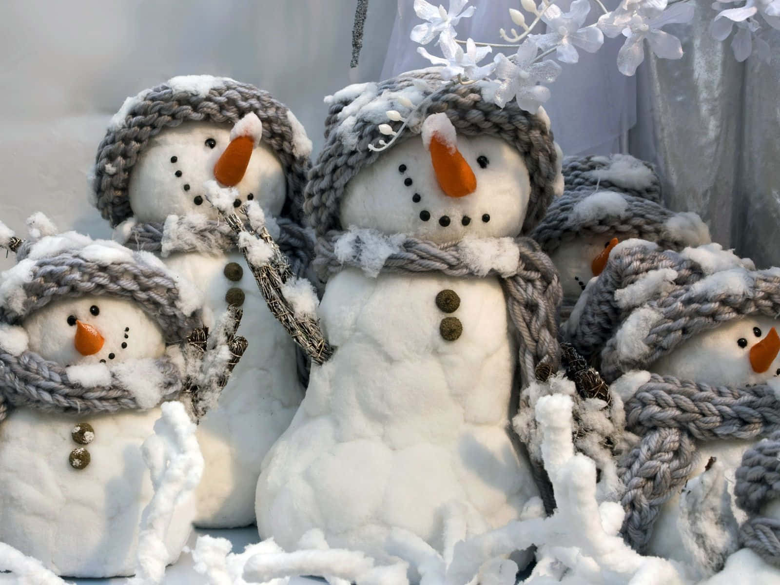 Christmas Snowman, gray knit hats, scarves, HD Desktop Wallpaper