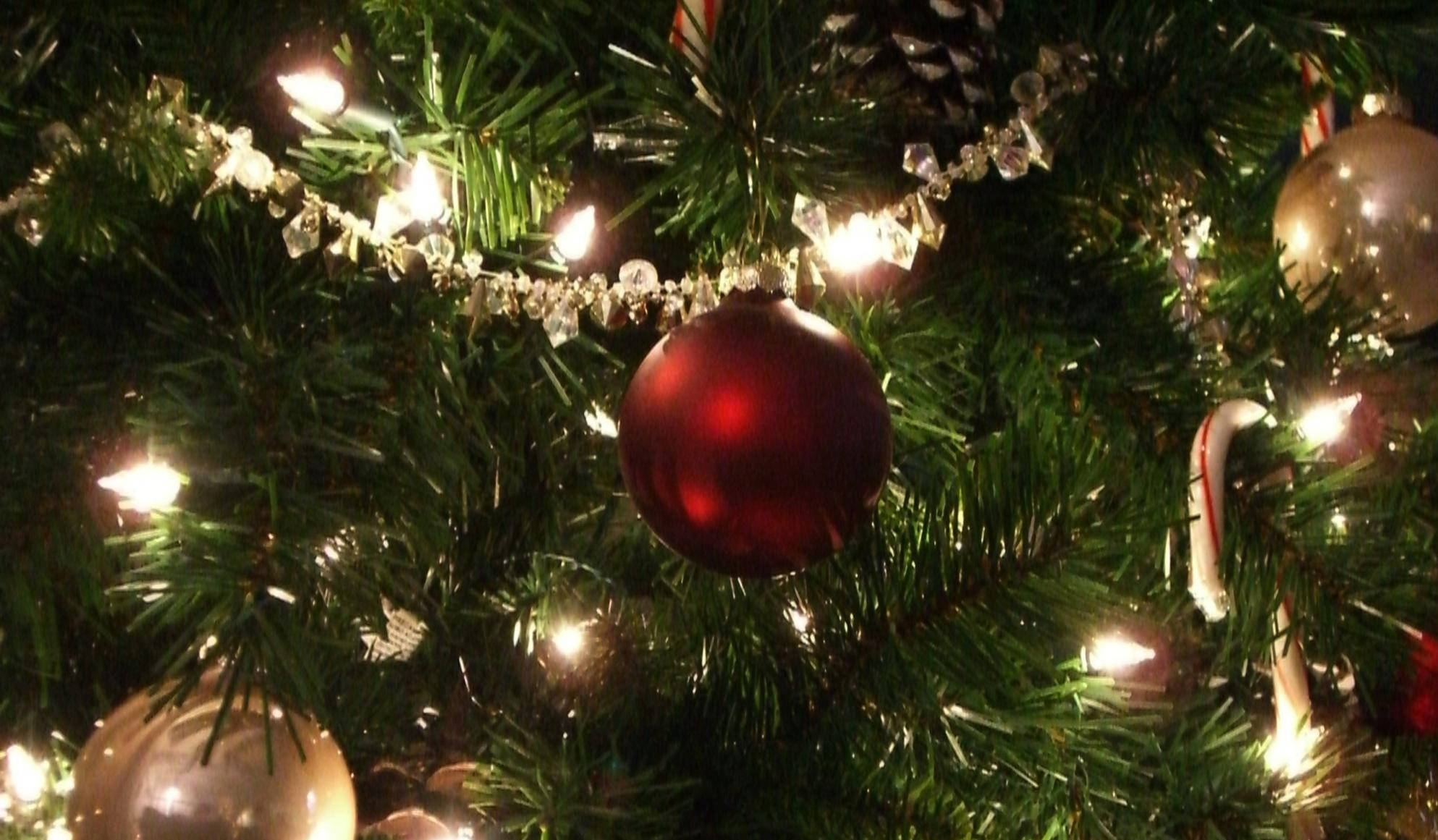 Christmas tree, glowing lights, red ornaments, Full HD Desktop Wallpaper