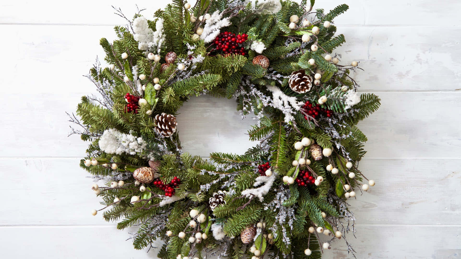 classic christmas wreath, pinecones, red berries, Full HD Desktop Wallpaper