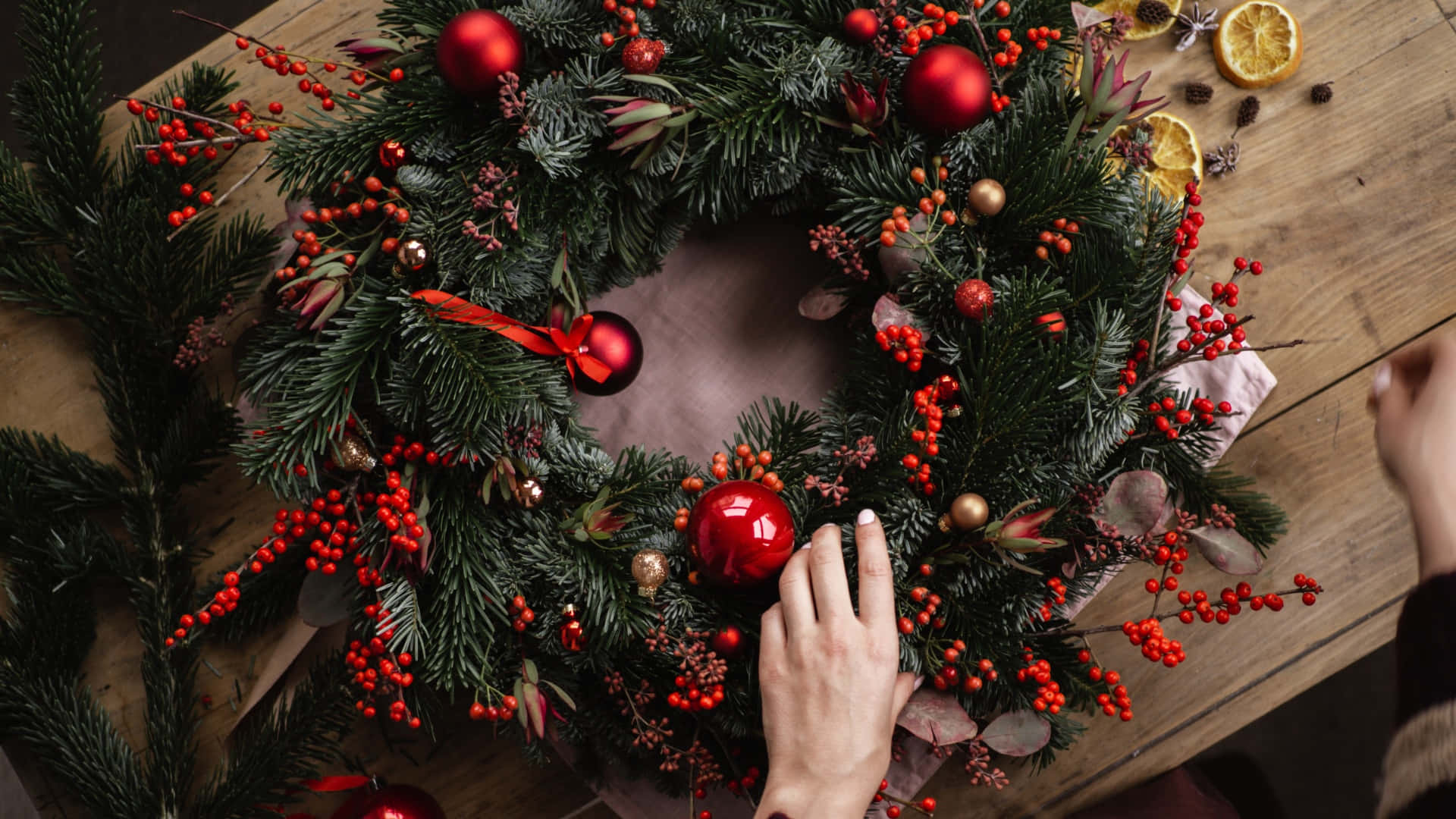 Christmas wreath, red berries, shiny ornaments, Full HD Desktop Wallpaper