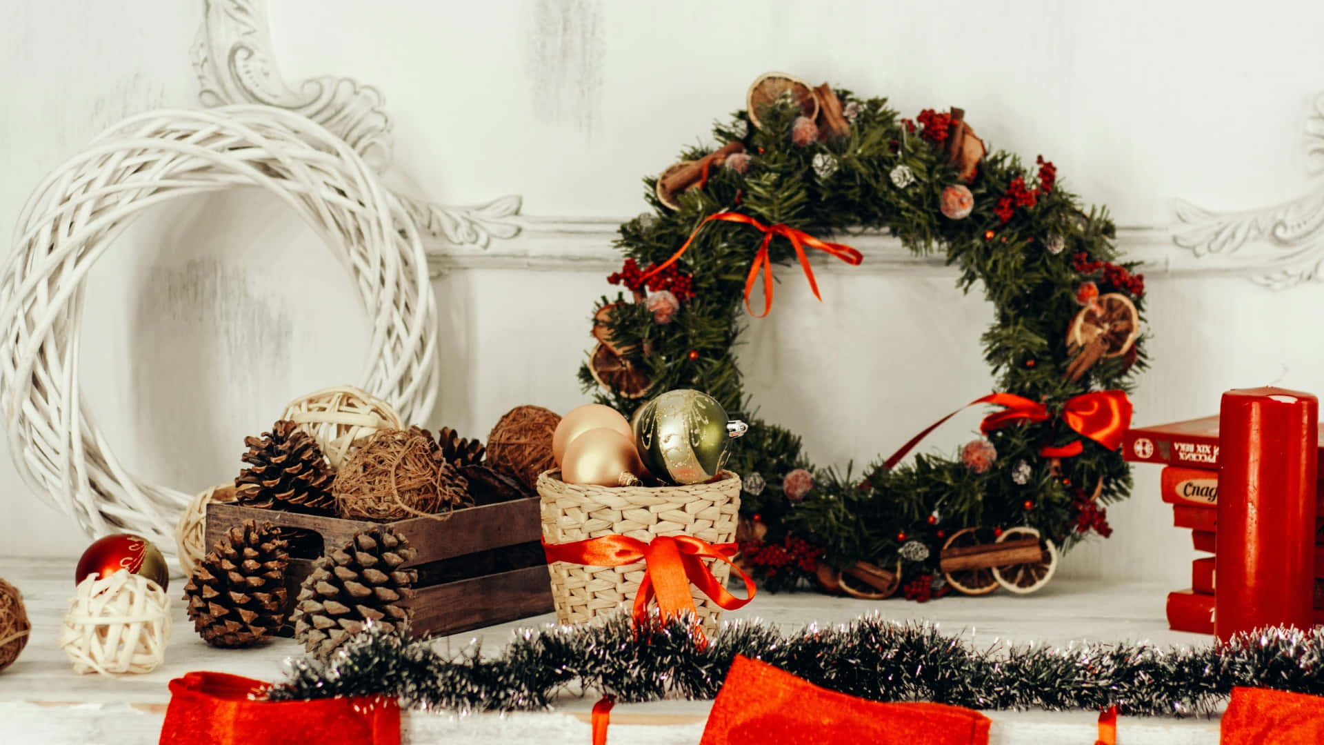 Christmas Wreath, green wreath, red ribbons, Full HD Desktop Wallpaper
