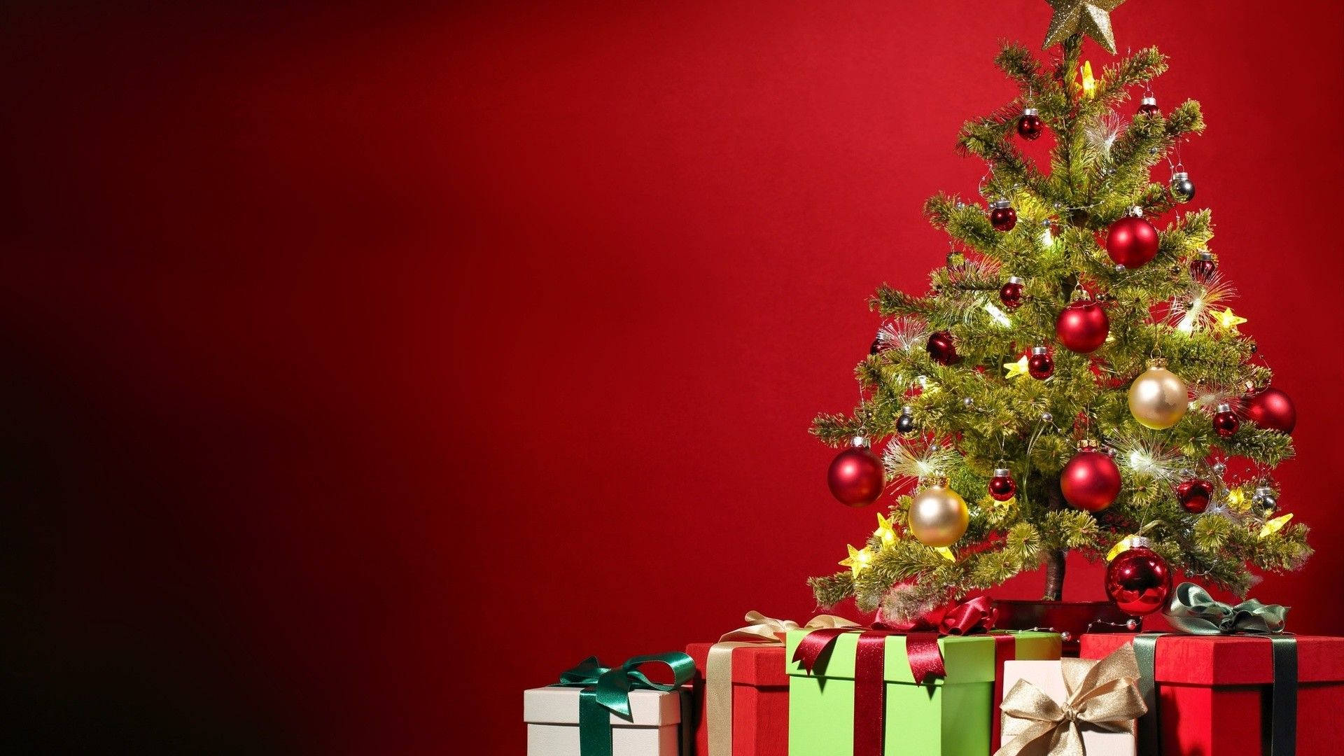 Christmas tree, red gold and silver ornaments, colorful wrapped gifts, Full HD Desktop Wallpaper