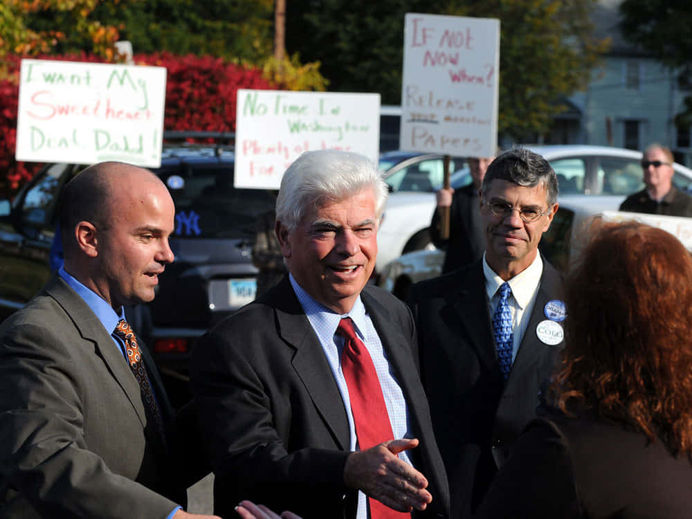 Christopher Dodd, rally, protesters, SD Desktop Wallpaper