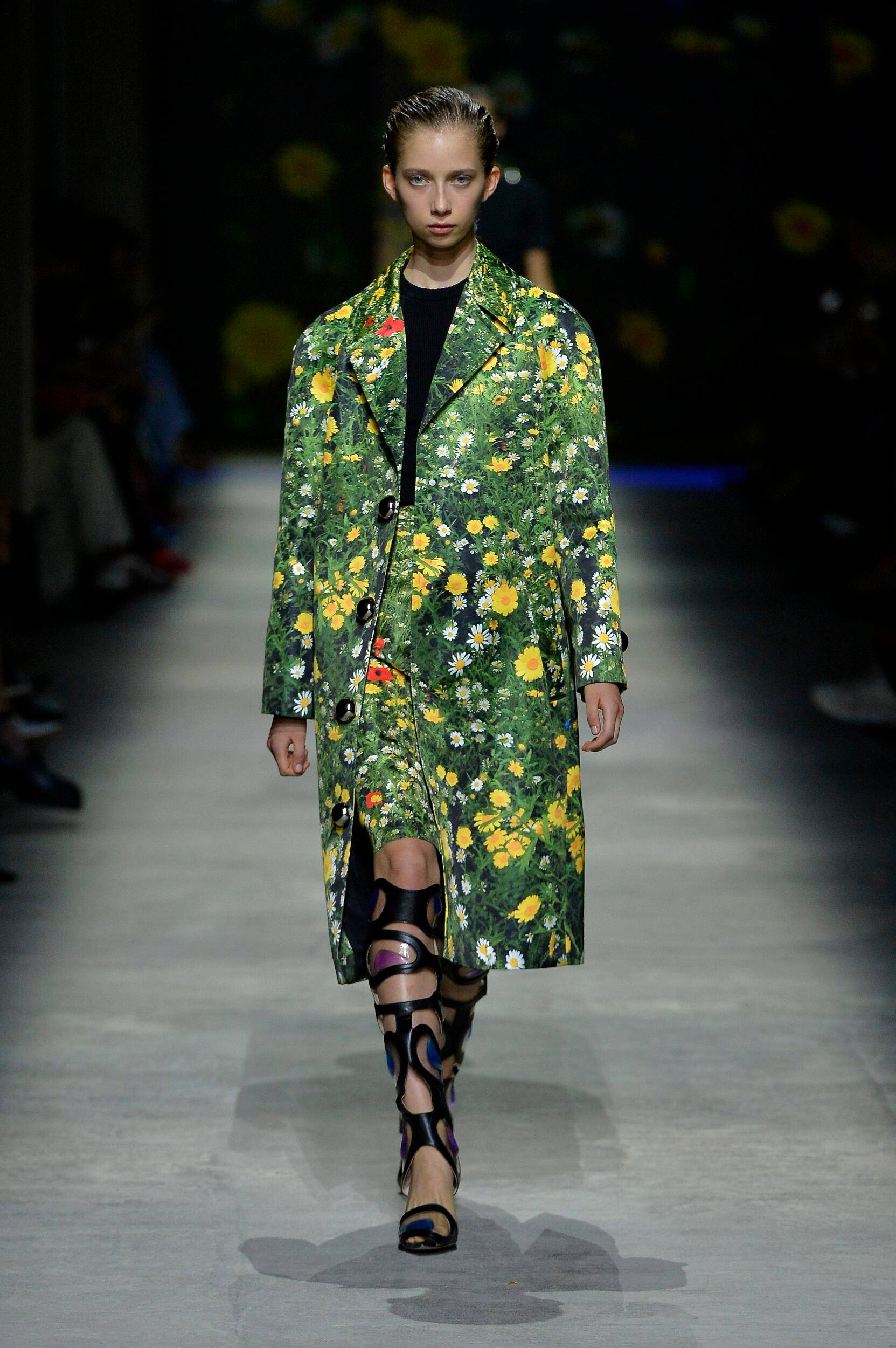 Christopher Kane, green floral coat, yellow daisies, Full HD Phone Wallpaper