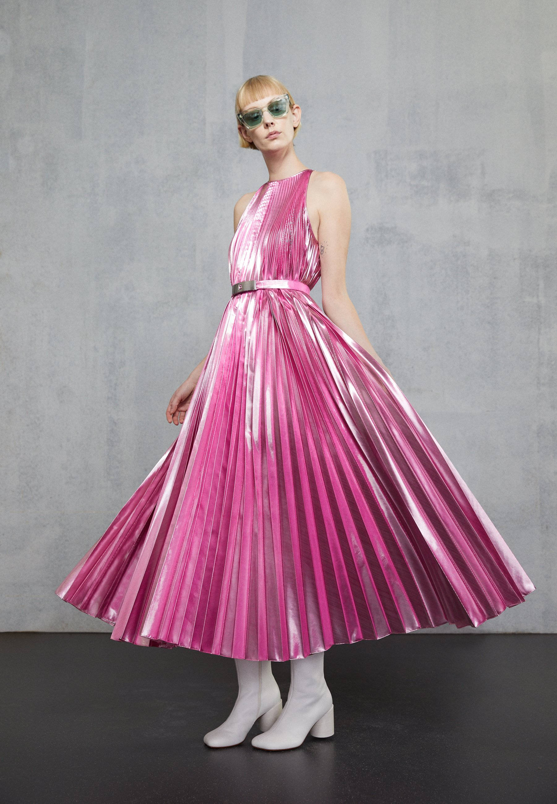 Christopher Kane, pink pleated metallic dress, white boots, 2K Phone Wallpaper