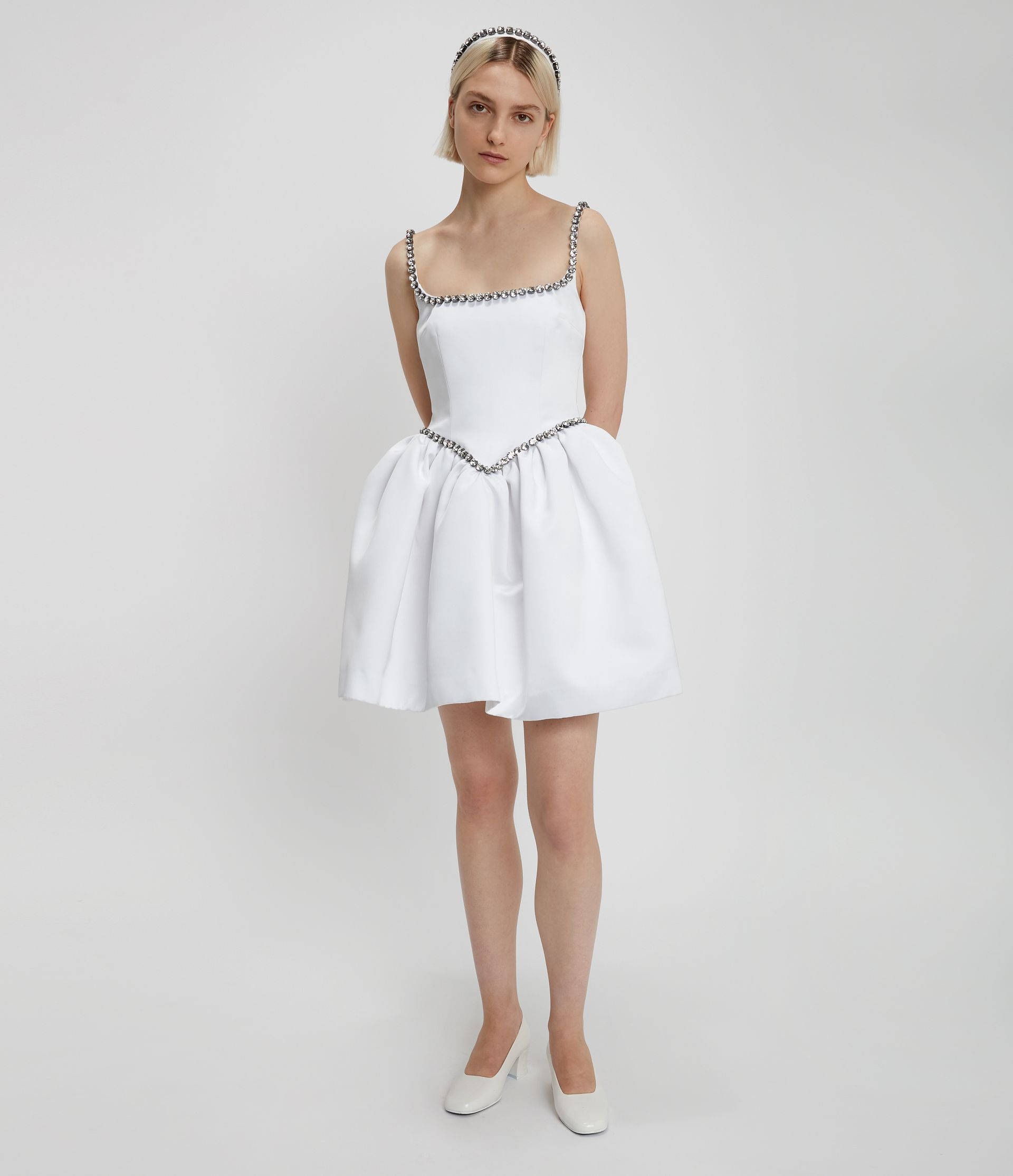 Christopher Kane, short white balloon dress, silver chain trim, Full HD Phone Wallpaper