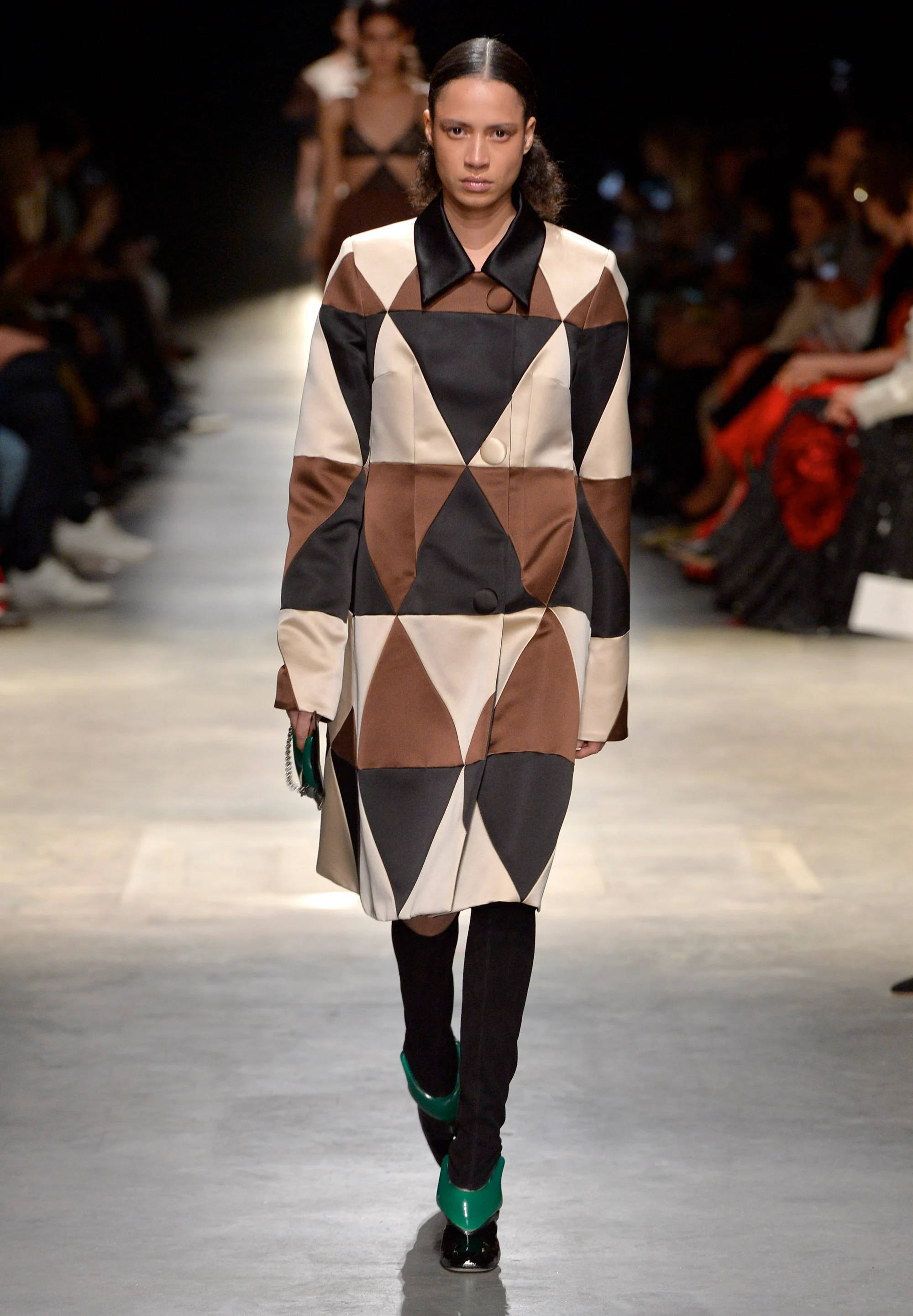 Christopher Kane, brown argyle coat, geometrically patterned coat, 2K Phone Wallpaper