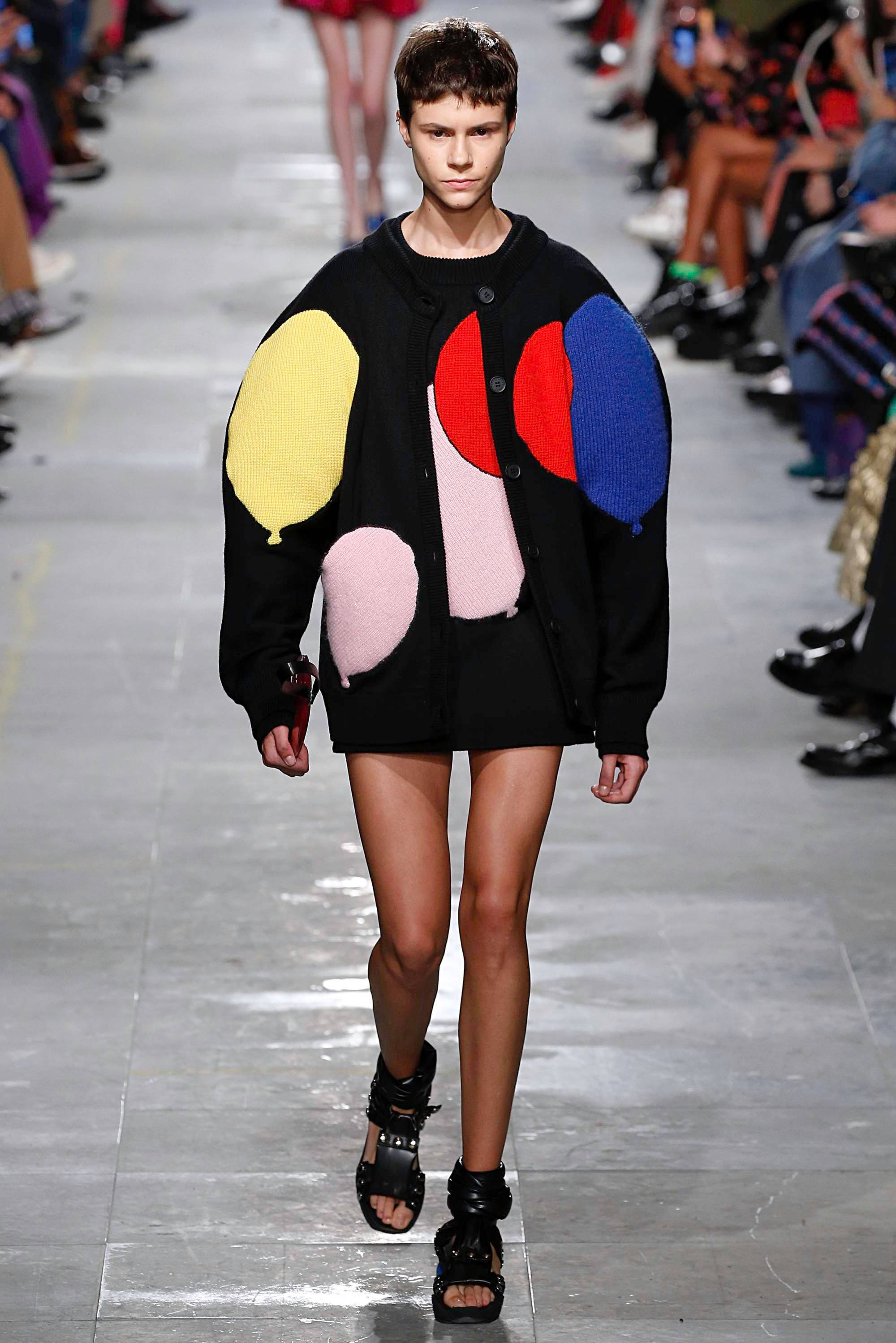 Christopher Kane, black balloon jacket, black cardigan, 2K Phone Wallpaper