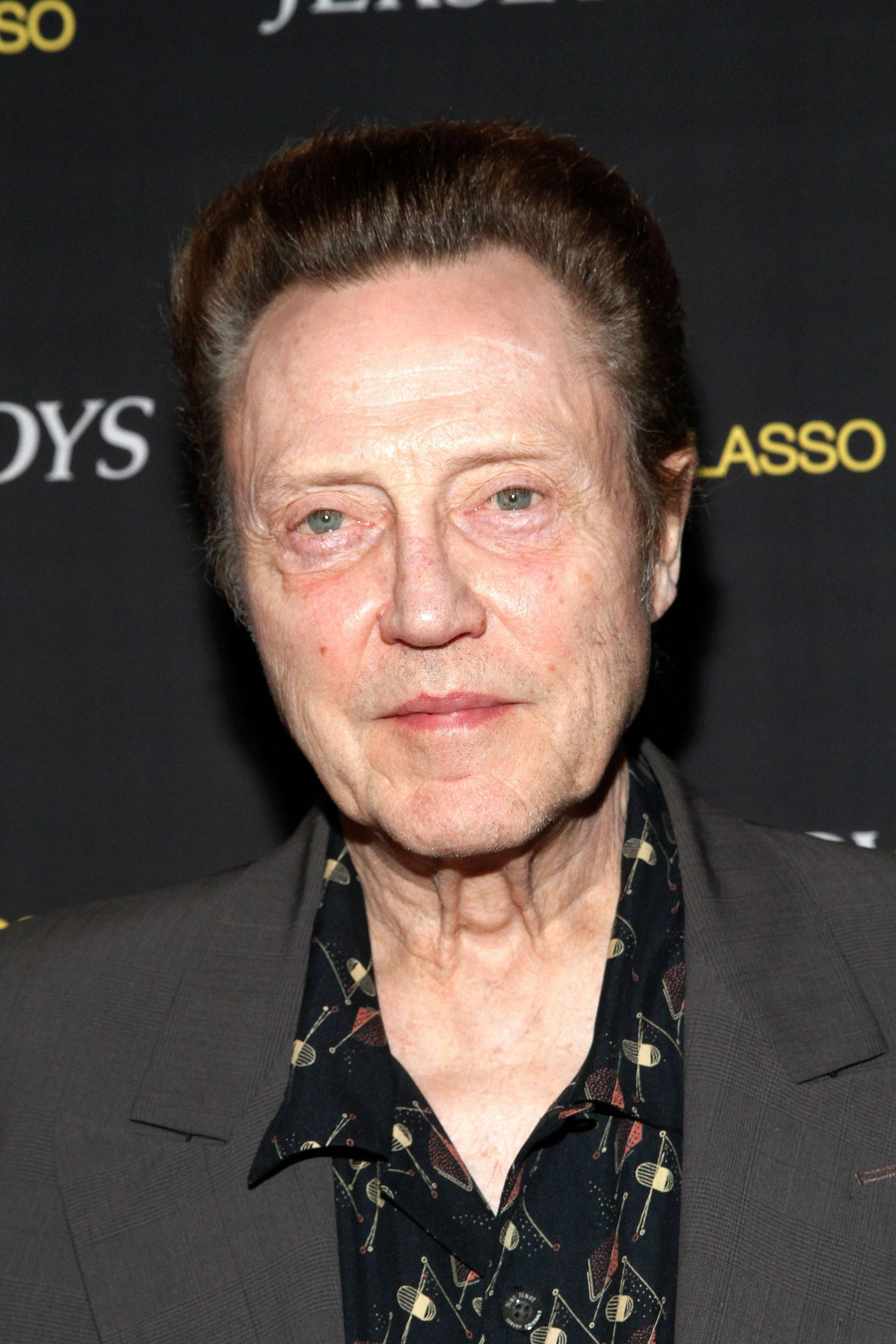 Christopher Walken, dark suit, patterned shirt, 2K Phone Wallpaper