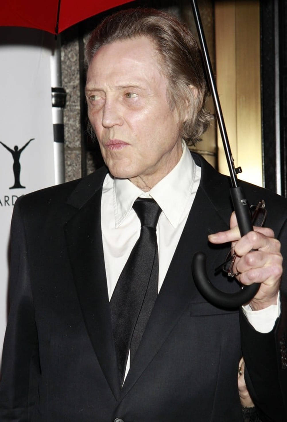 Christopher Walken, black suit, red umbrella, HD Phone Wallpaper