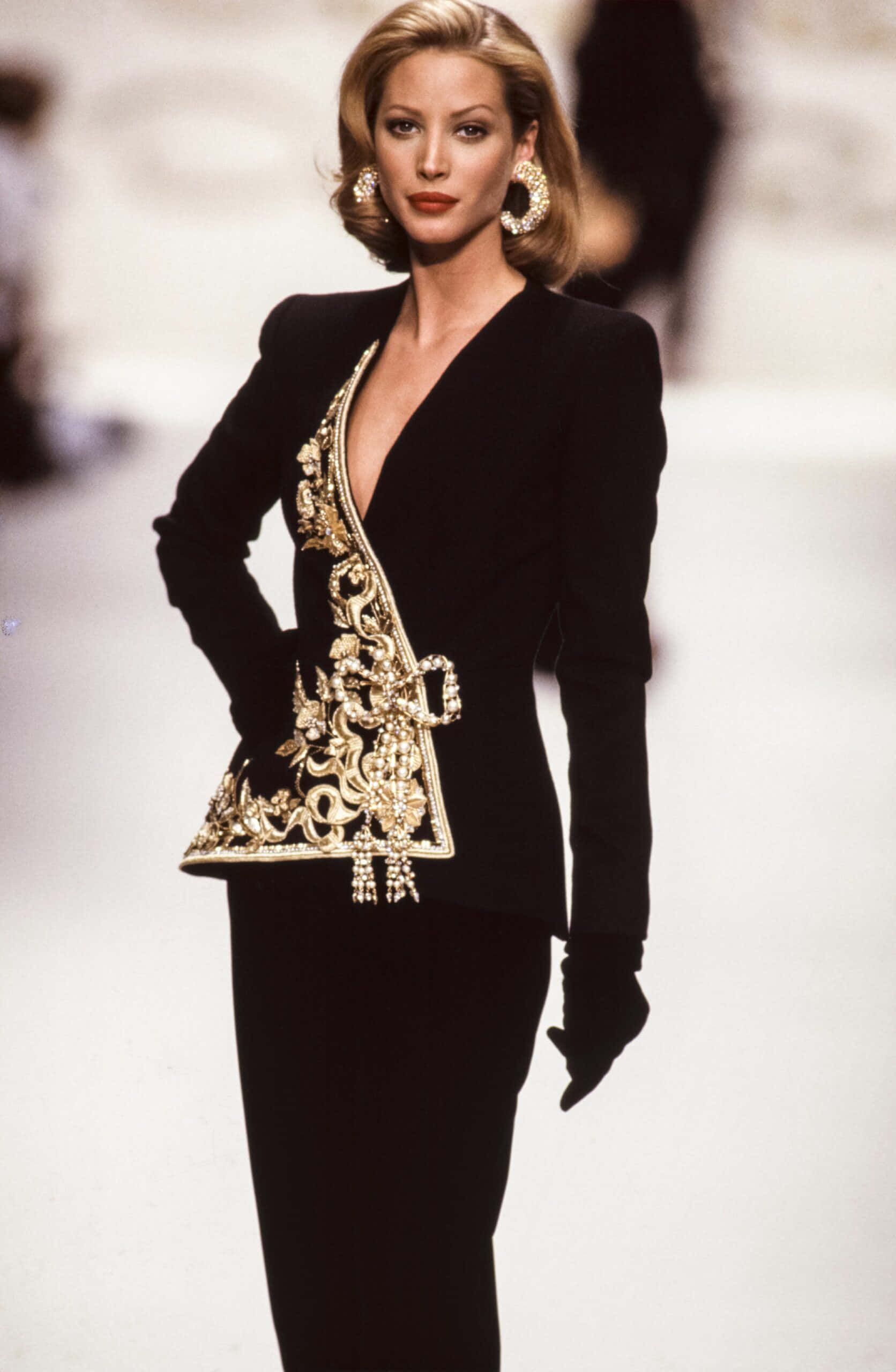 Christy Turlington, black suit, gold embroidery, 2K Phone Wallpaper