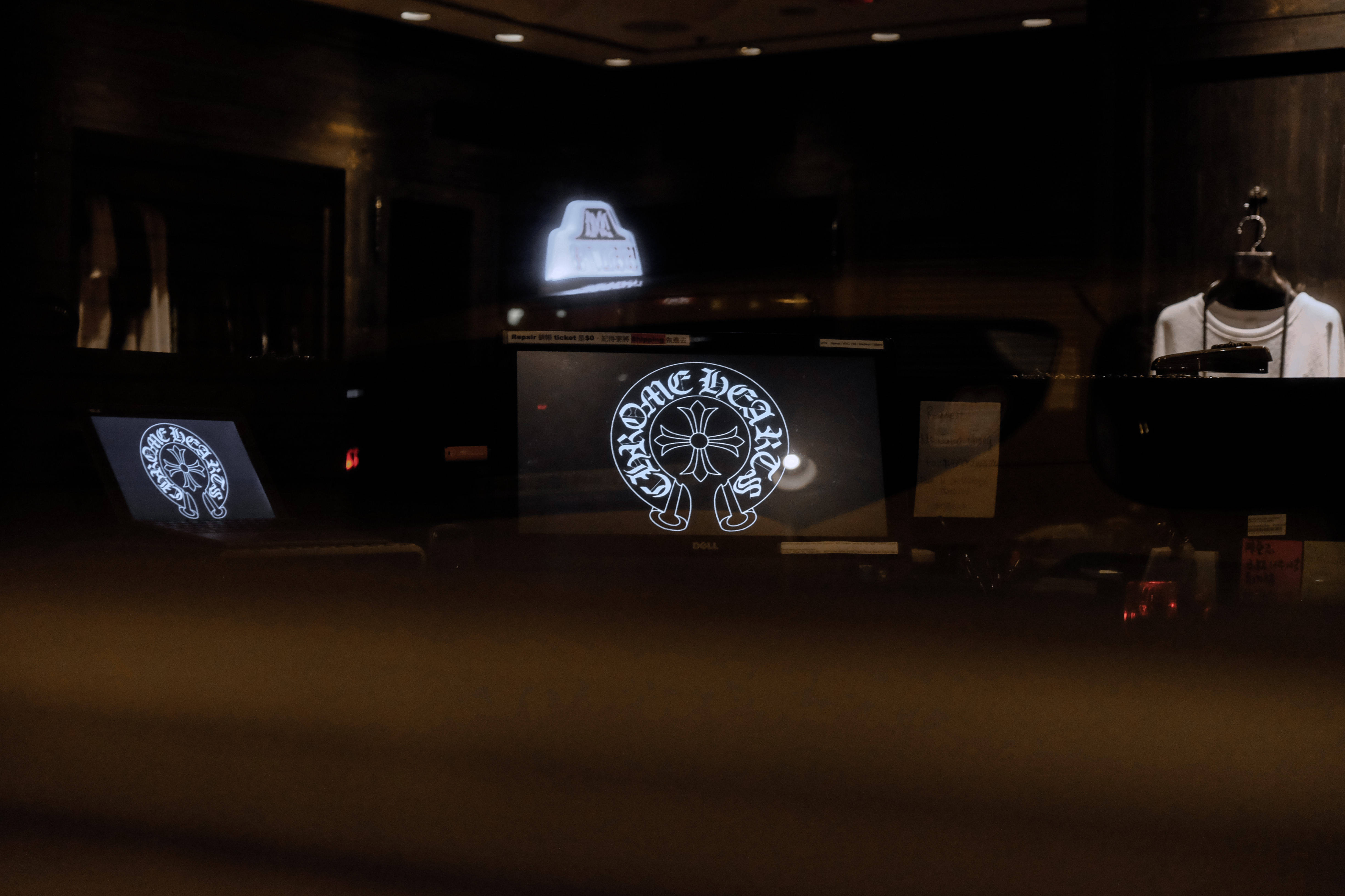 Chrome Hearts, logo, dark room, 4K Desktop Wallpaper